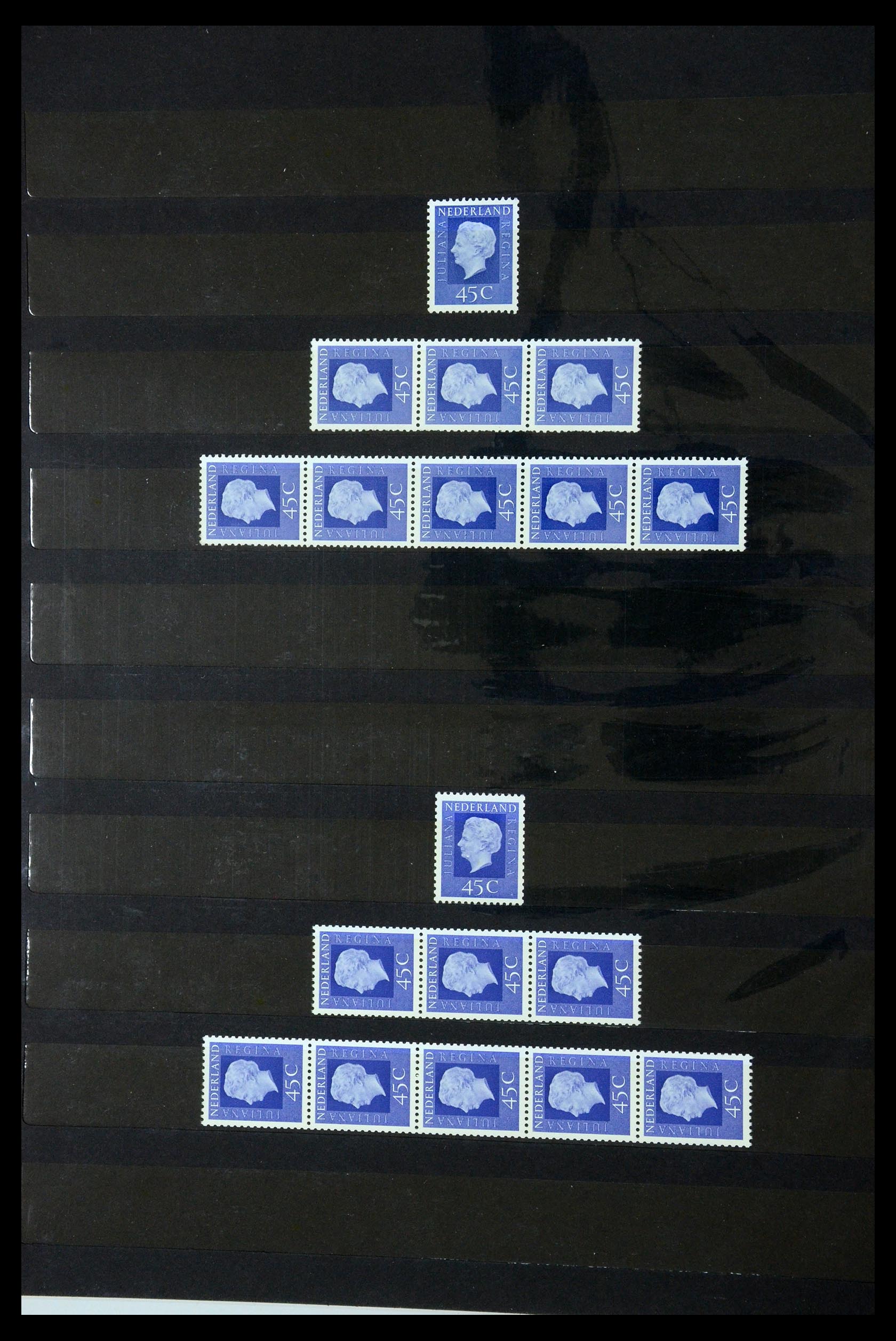 35543 049 - Postzegelverzameling 35543 Nederland rolzegels 1965-1972.