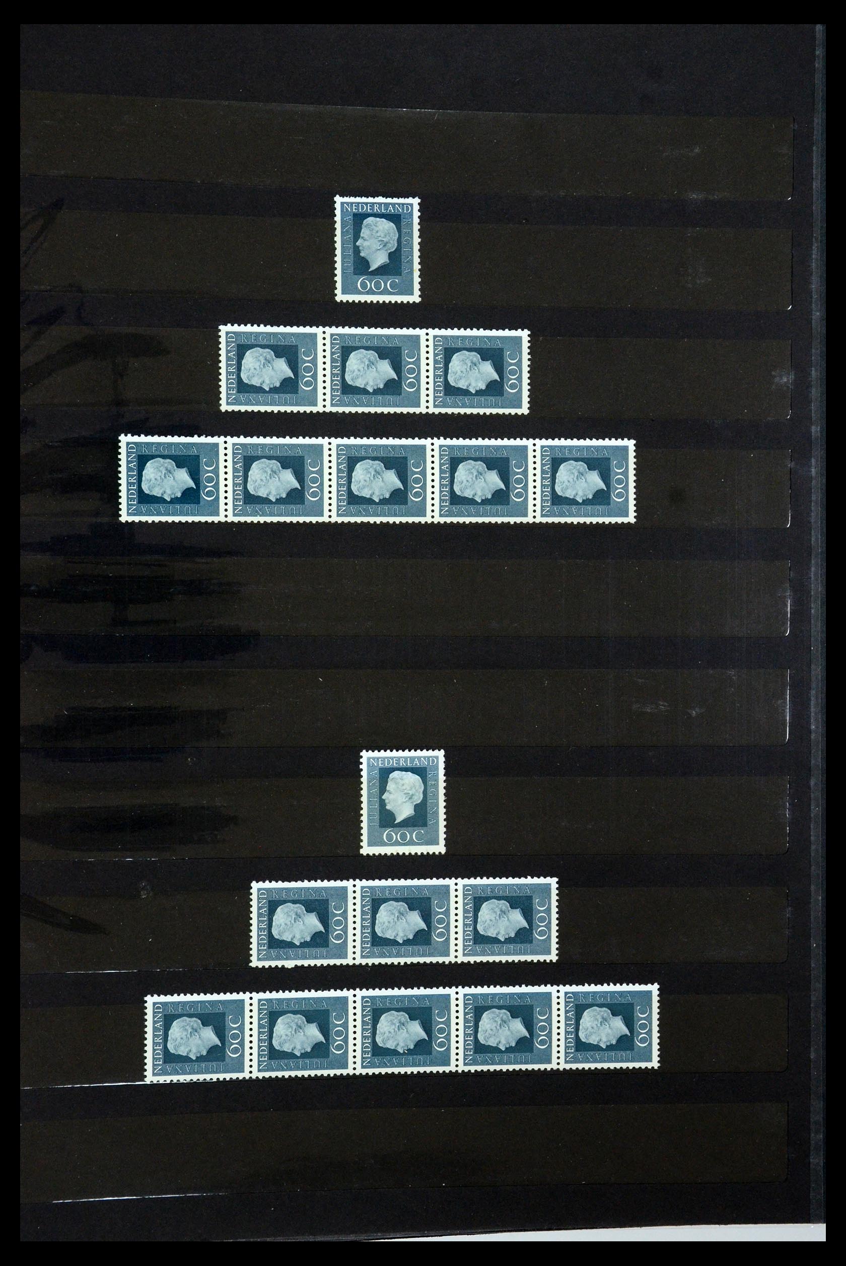 35543 054 - Postzegelverzameling 35543 Nederland rolzegels 1965-1972.