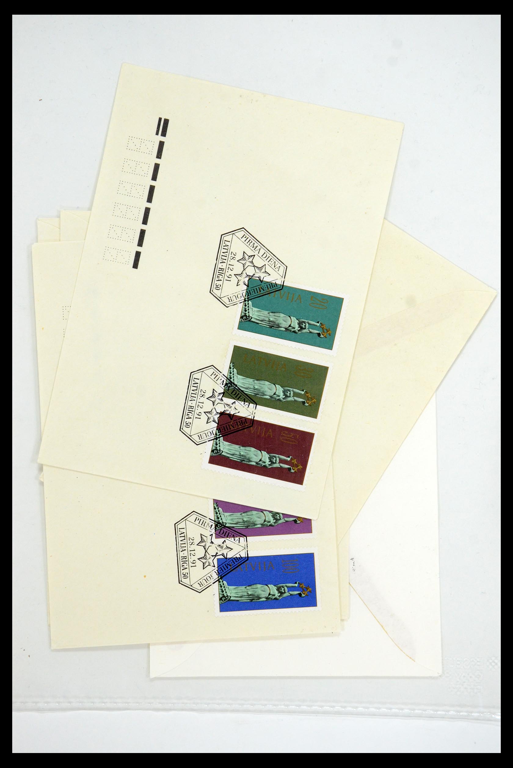 35556 033 - Postzegelverzameling 35556 Baltische Staten 1919-2000.