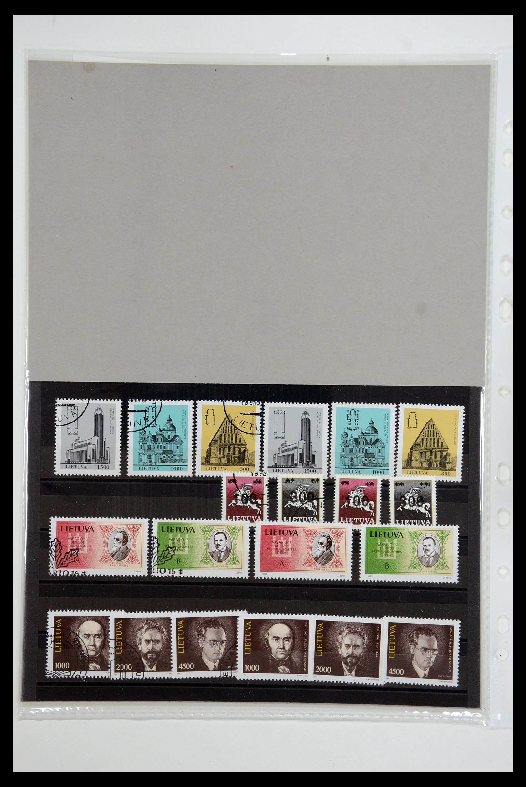 35556 043 - Postzegelverzameling 35556 Baltische Staten 1919-2000.