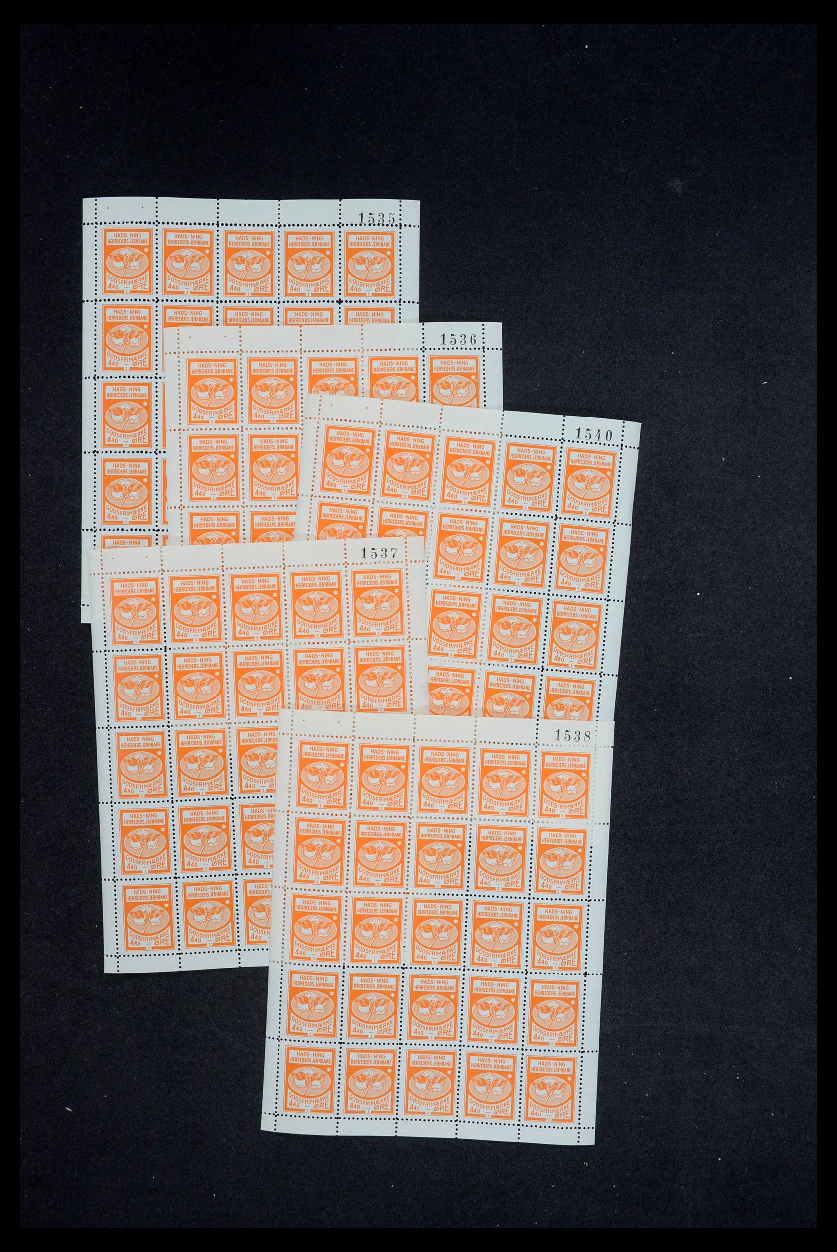 35571 006 - Postzegelverzameling 35571 Denemarken treinzegels.