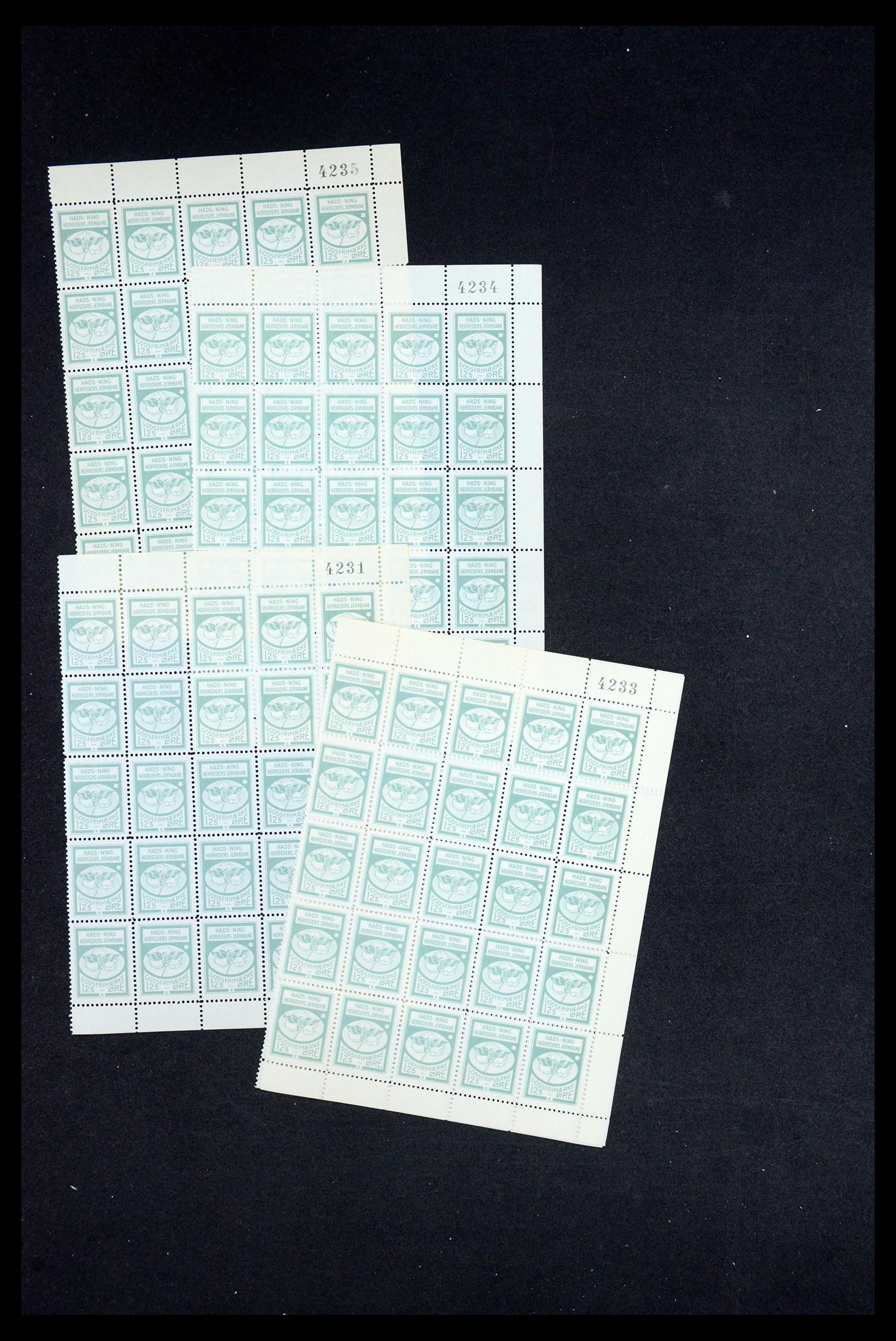 35571 007 - Postzegelverzameling 35571 Denemarken treinzegels.