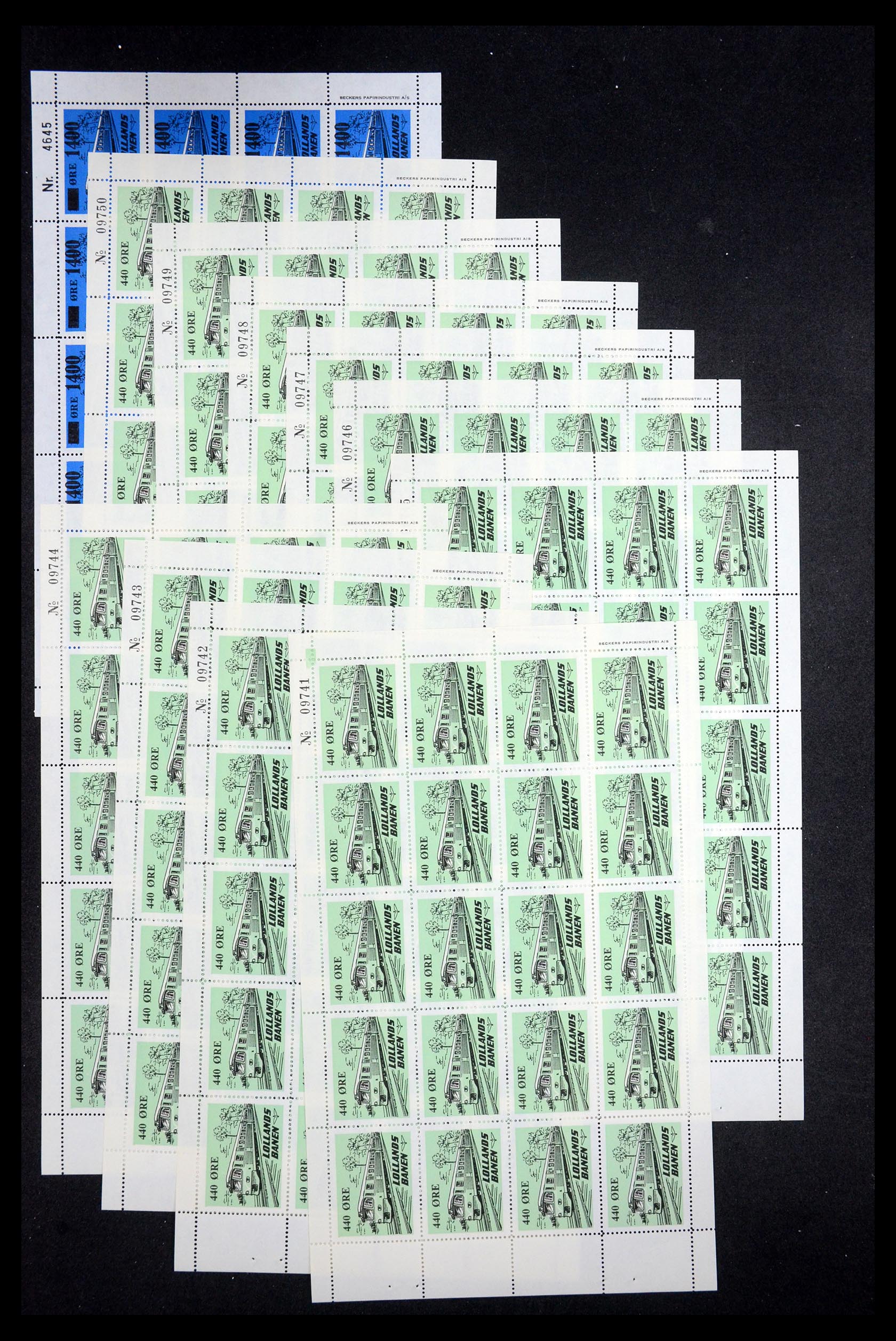35571 027 - Postzegelverzameling 35571 Denemarken treinzegels.
