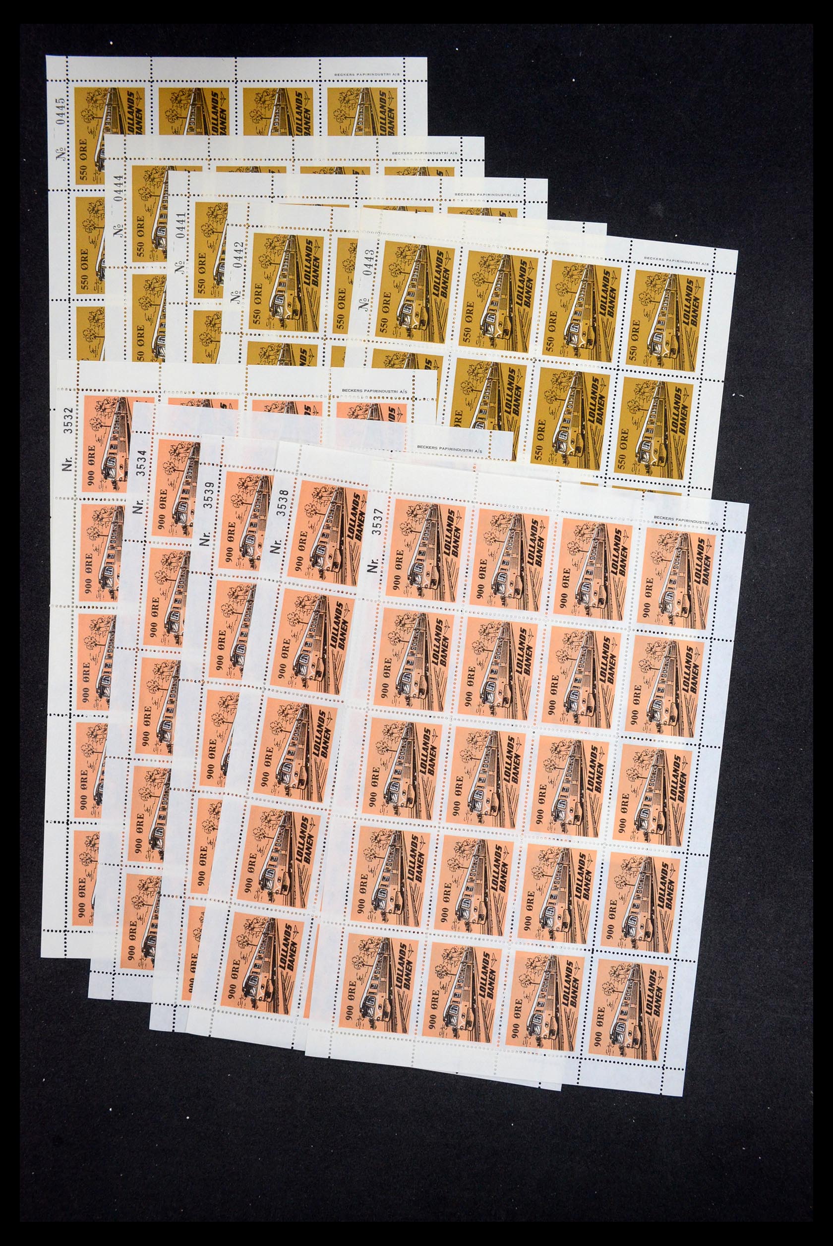 35571 031 - Postzegelverzameling 35571 Denemarken treinzegels.
