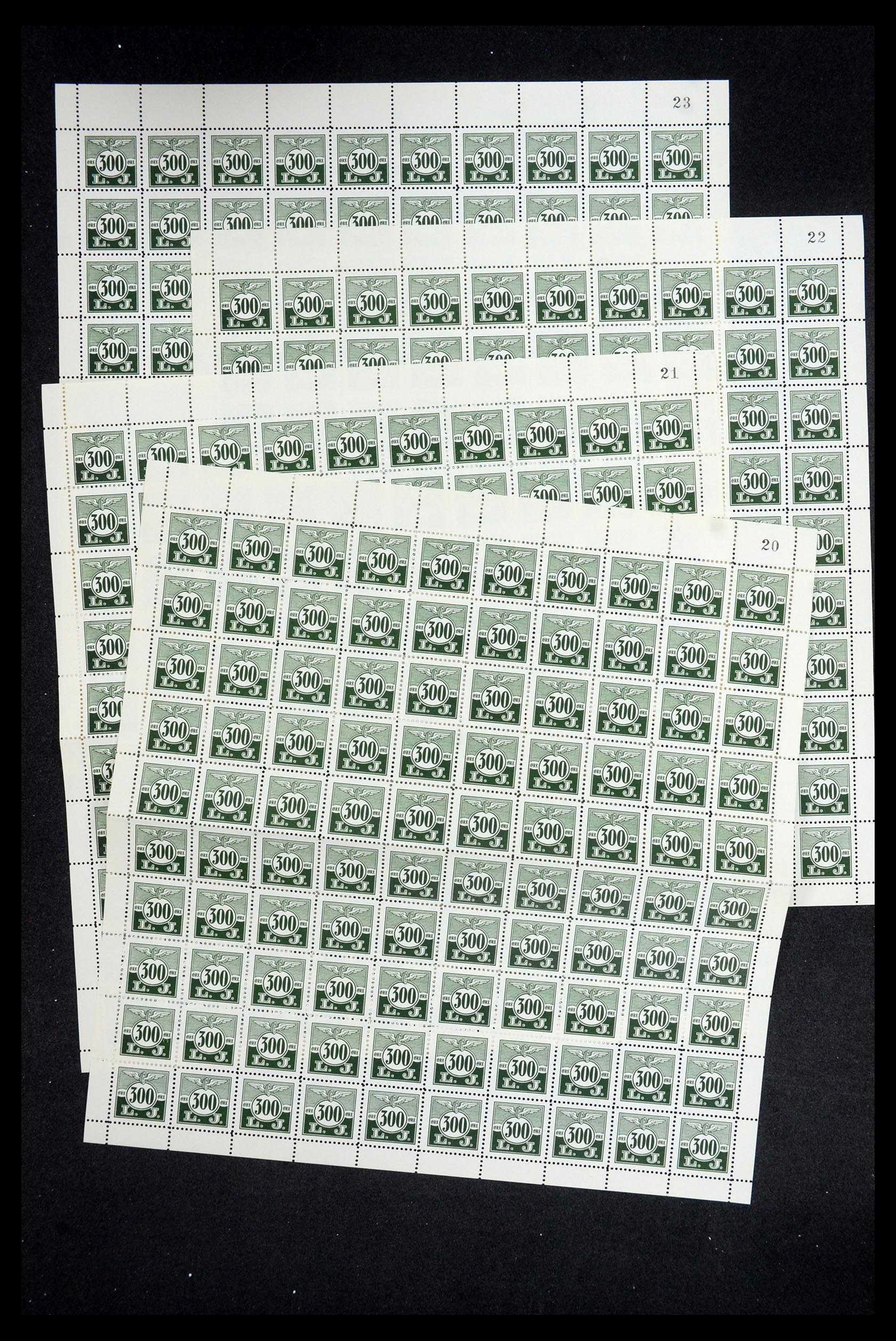 35571 035 - Postzegelverzameling 35571 Denemarken treinzegels.