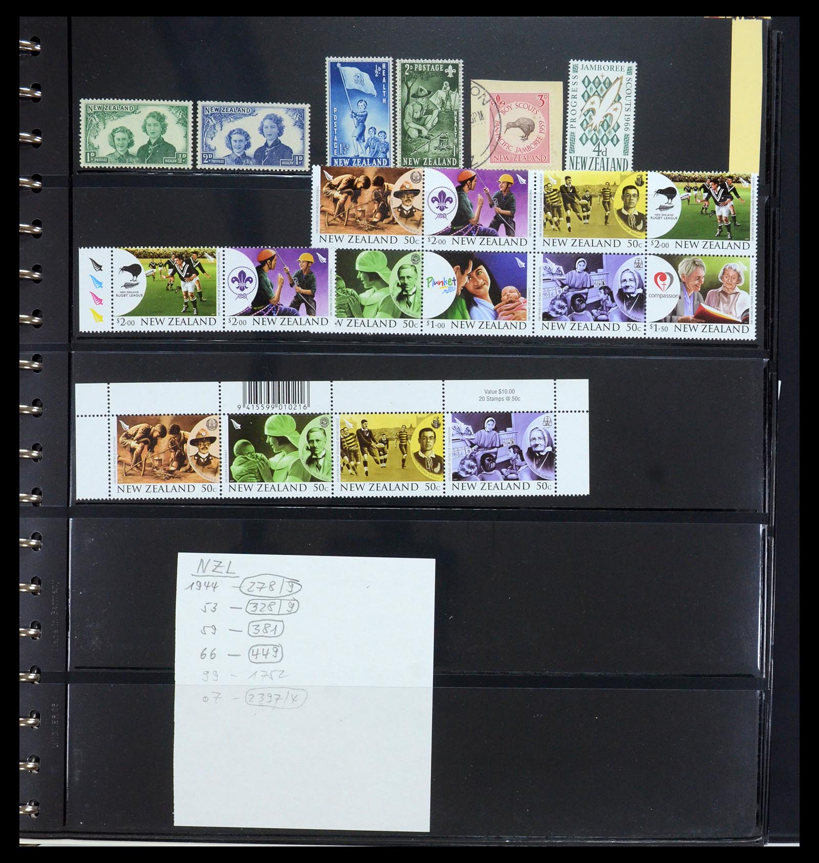 35591 041 - Postzegelverzameling 35591 Scouting 1920-2010.