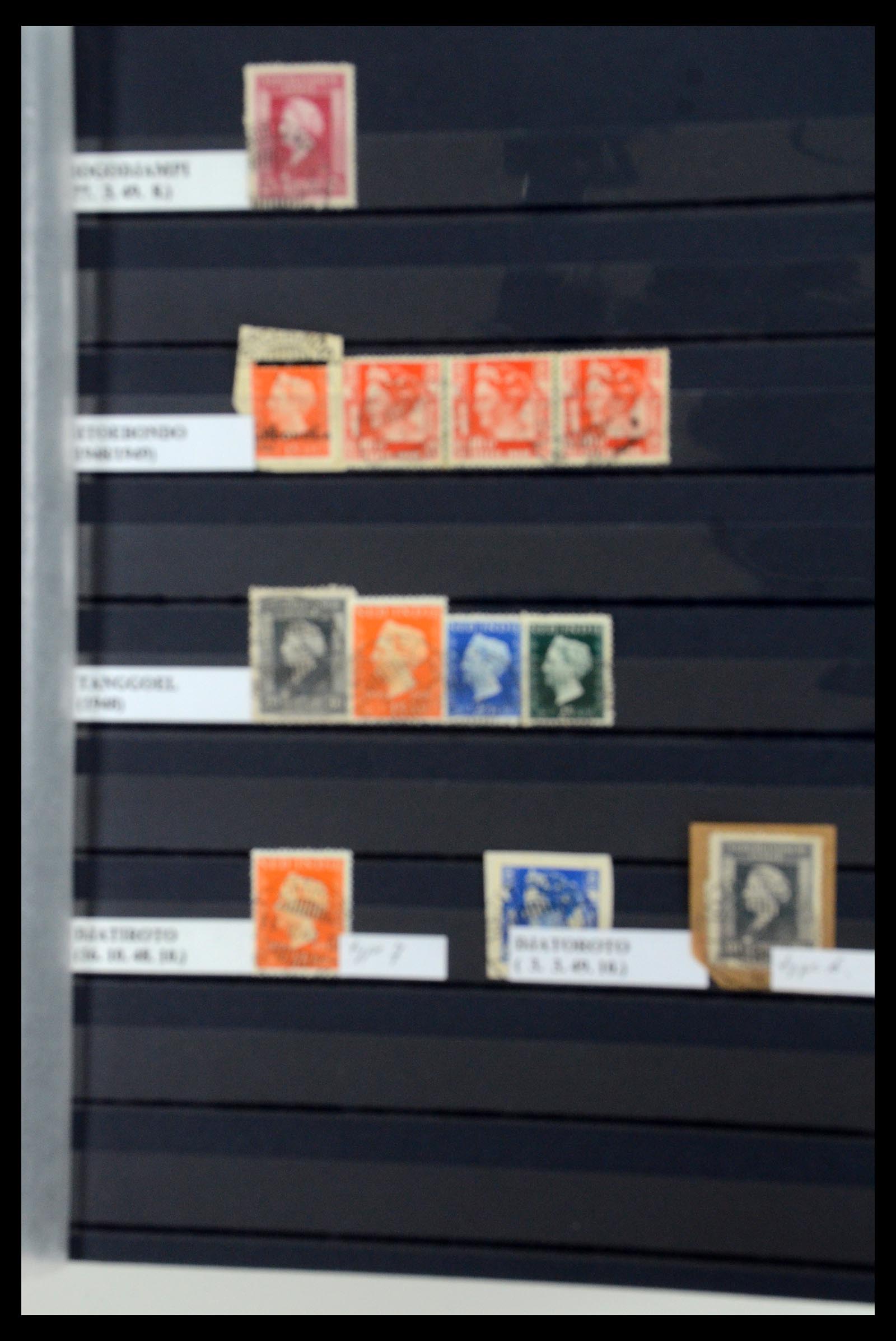 35612 104 - Postzegelverzameling 35612 Nederlands Indië stempels.