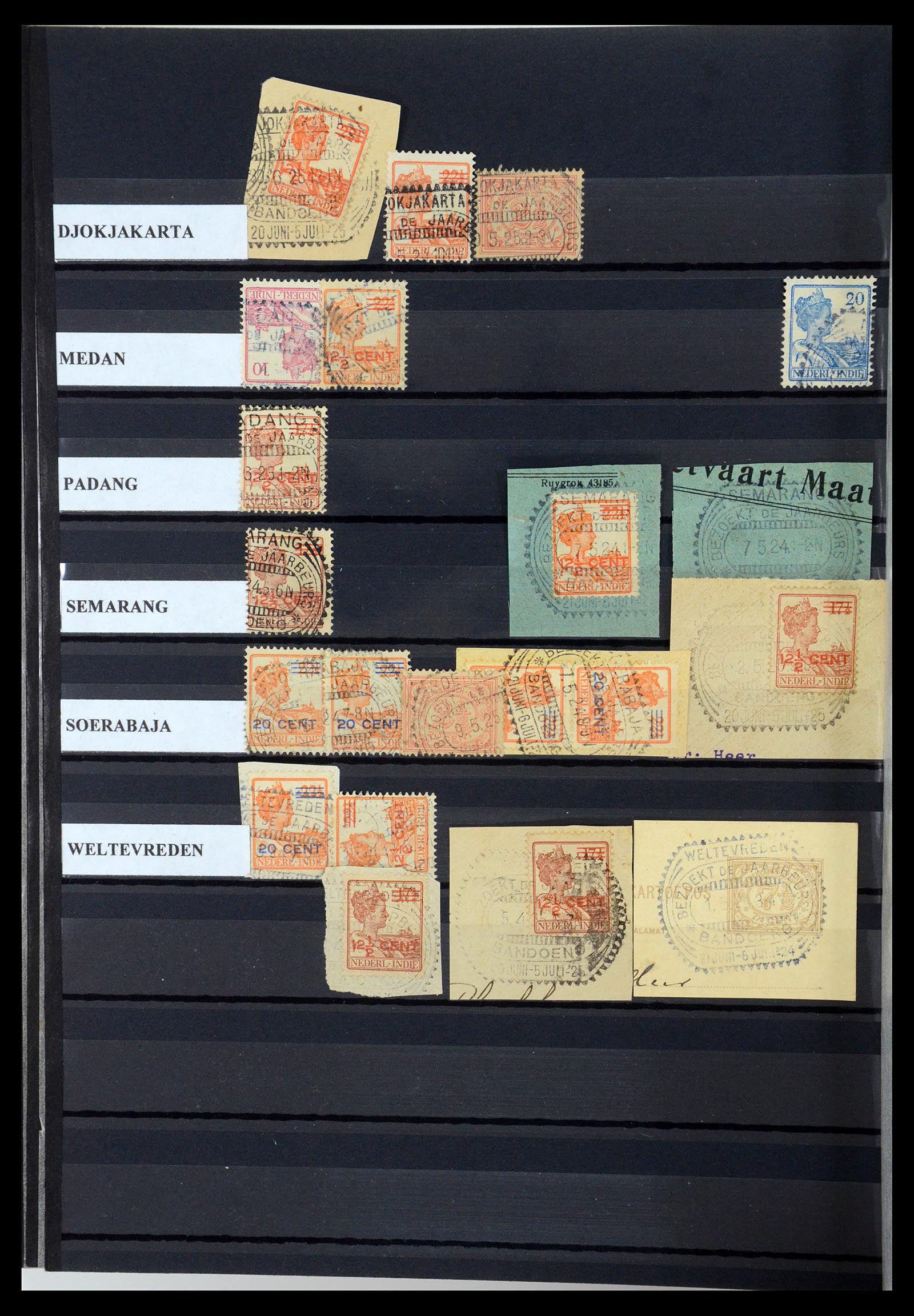 35628 037 - Postzegelverzameling 35628 Nederlands Indië stempels.