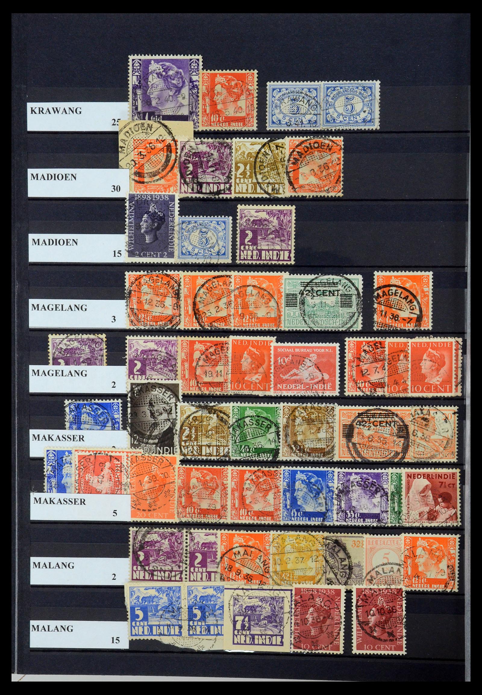 35628 075 - Postzegelverzameling 35628 Nederlands Indië stempels.