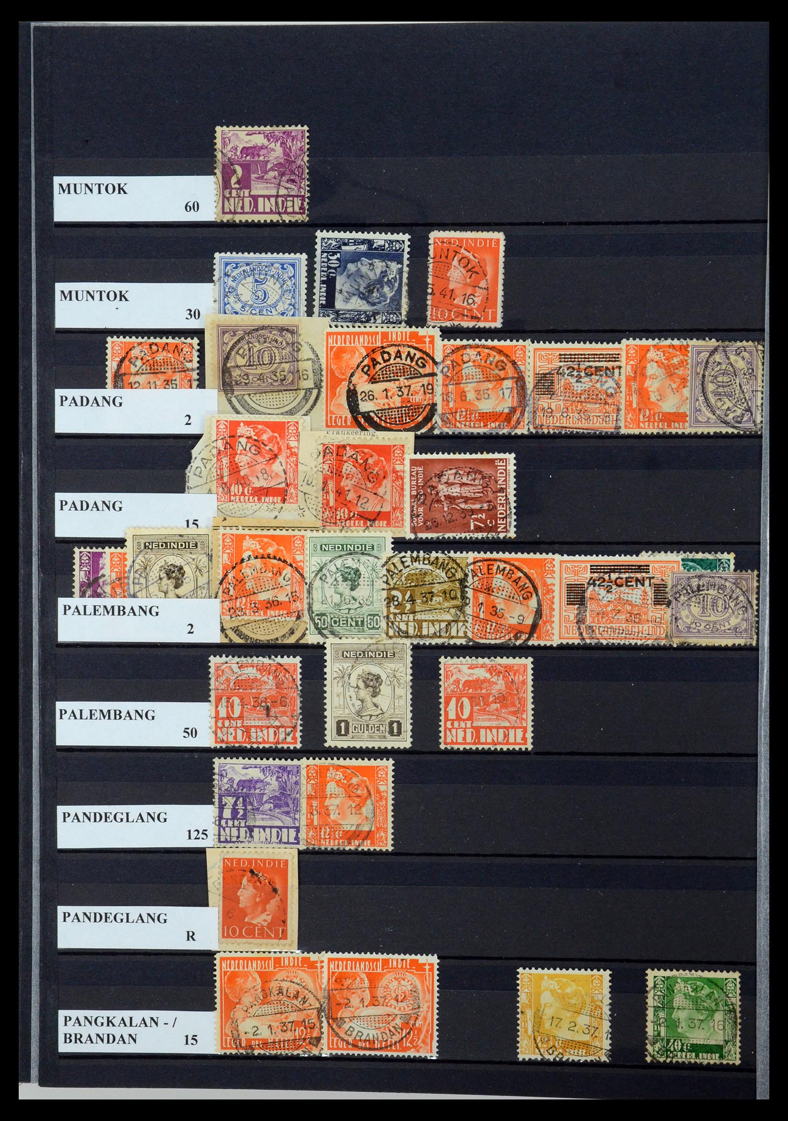 35628 077 - Postzegelverzameling 35628 Nederlands Indië stempels.