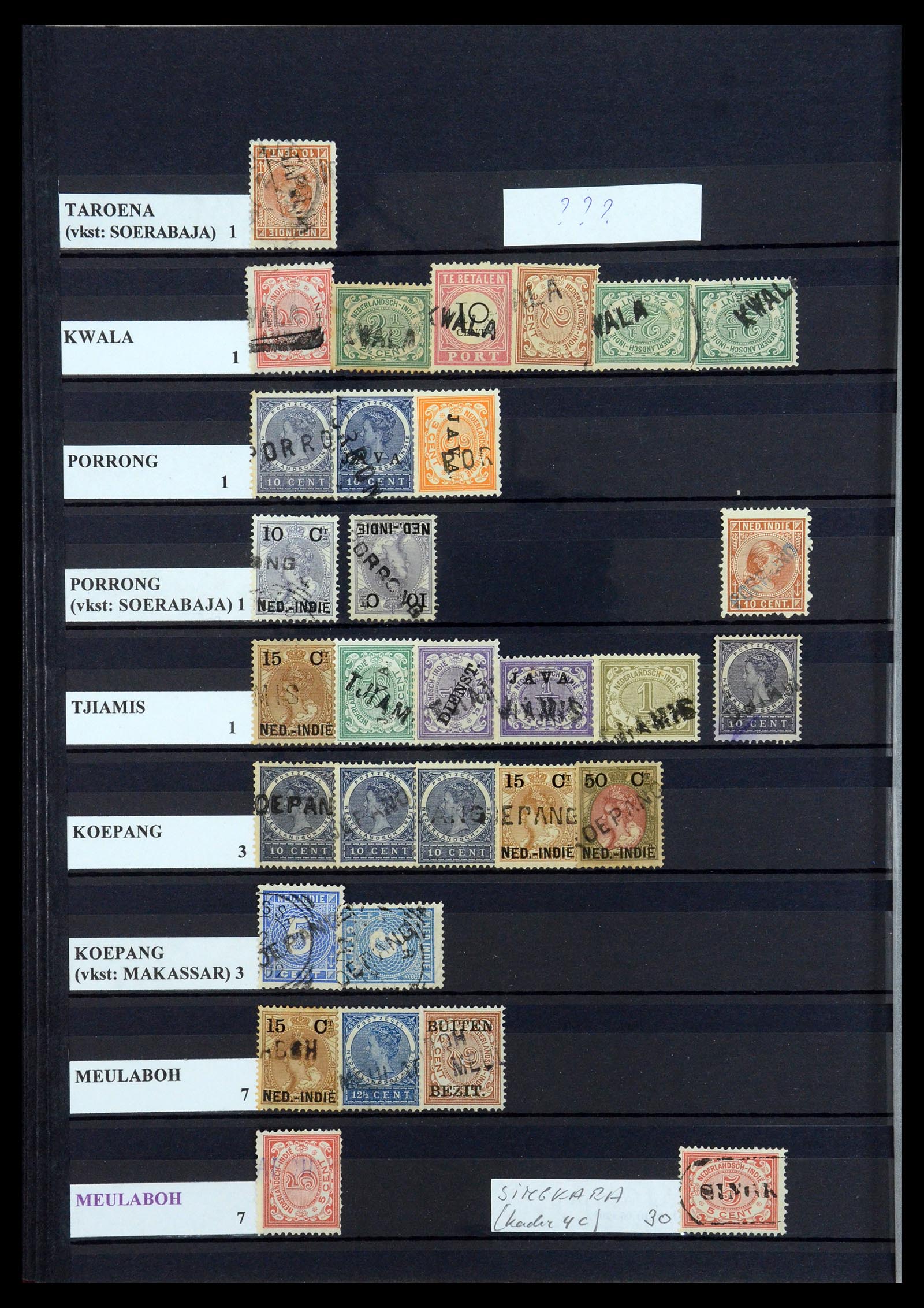 35628 100 - Postzegelverzameling 35628 Nederlands Indië stempels.