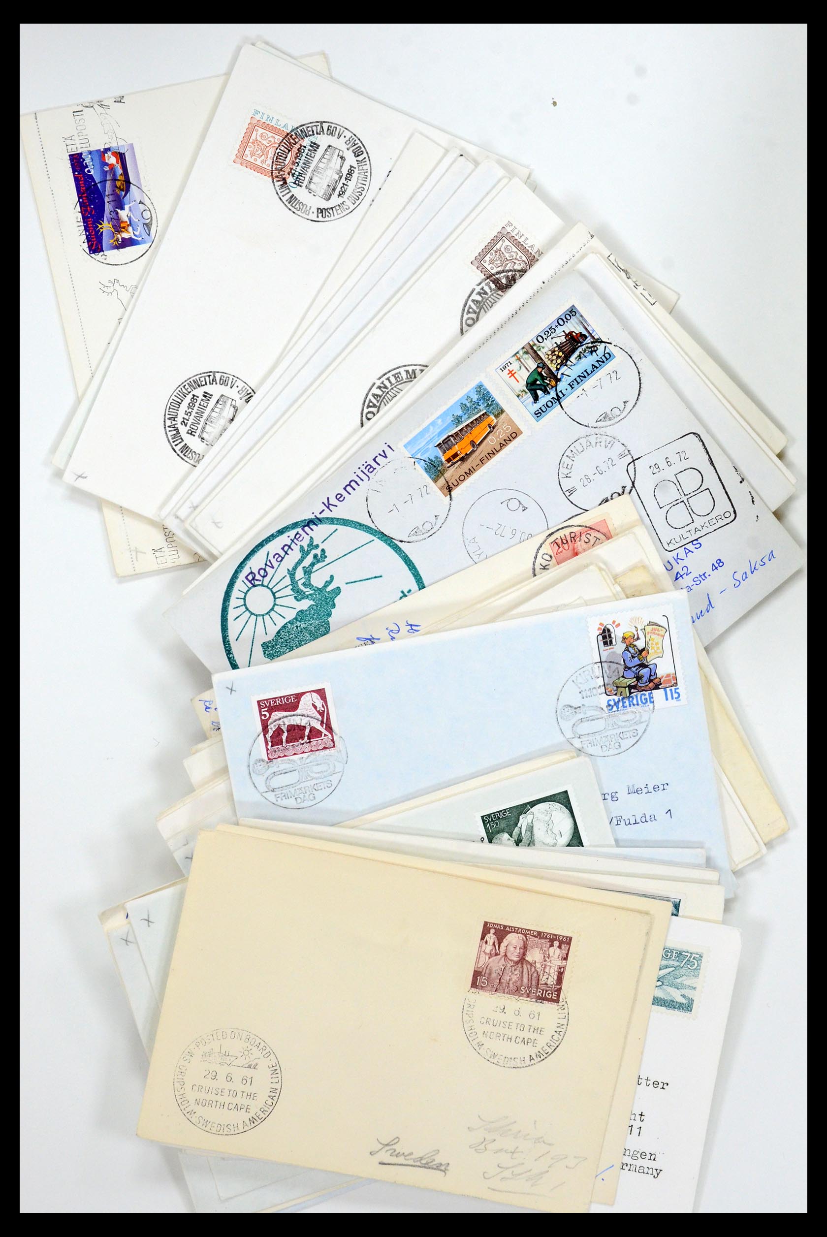 35629 005 - Postzegelverzameling 35629 Motief Noord en Zuid Pool.