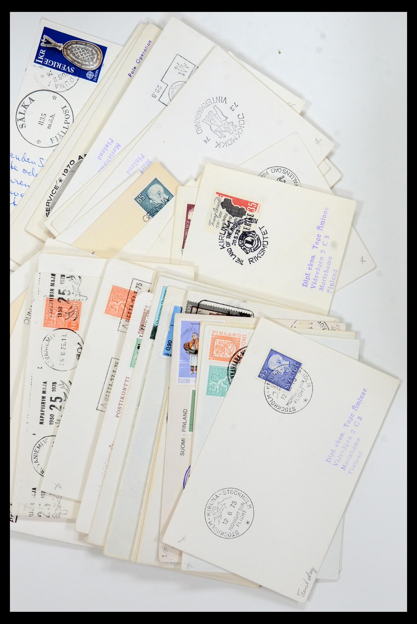 35629 010 - Postzegelverzameling 35629 Motief Noord en Zuid Pool.