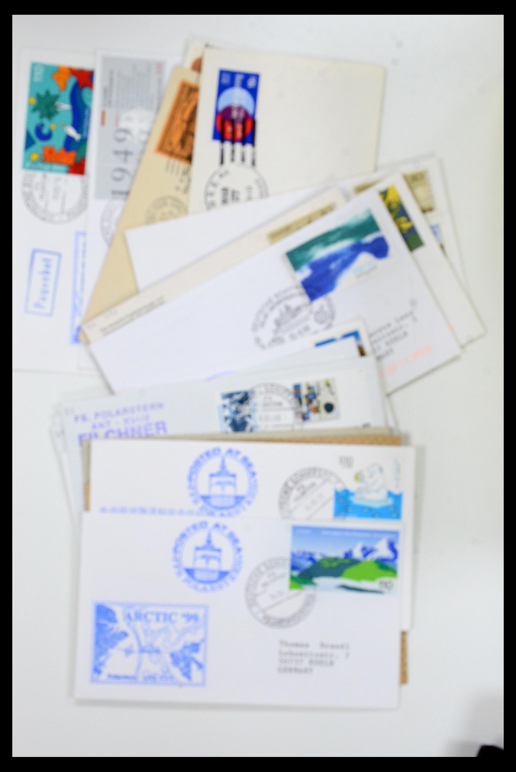 35629 012 - Postzegelverzameling 35629 Motief Noord en Zuid Pool.