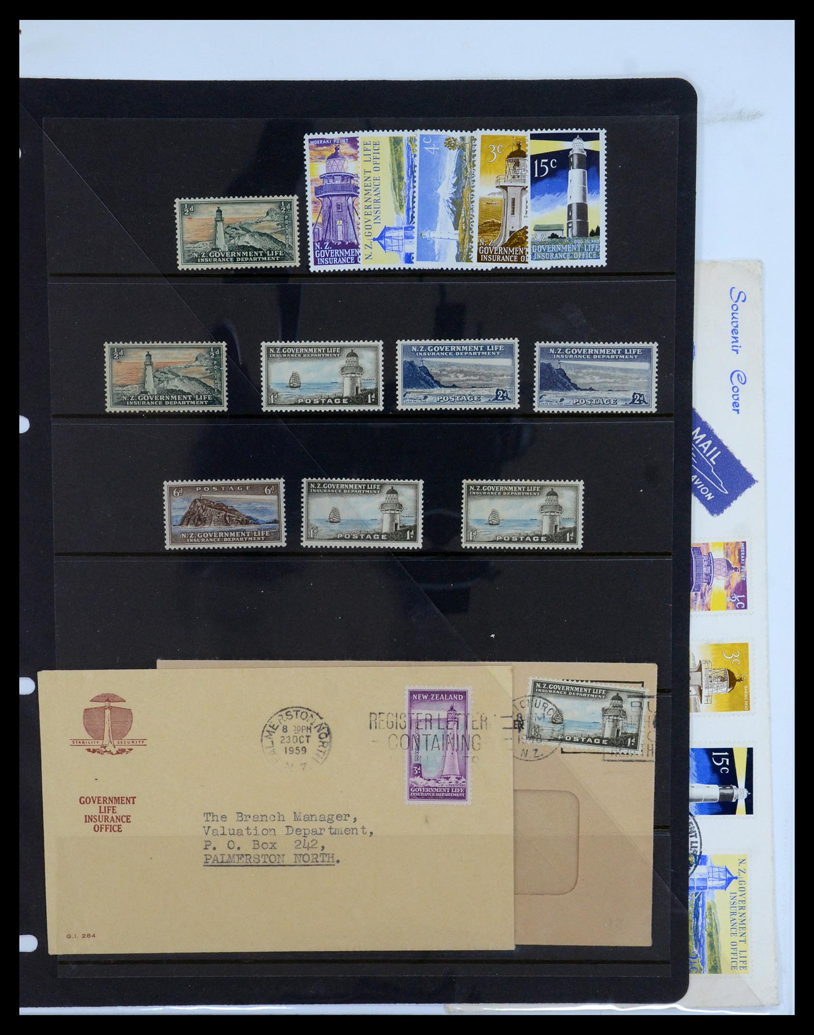 35643 001 - Postzegelverzameling 35643 Nieuw Zeeland life insurance 1891-1981.