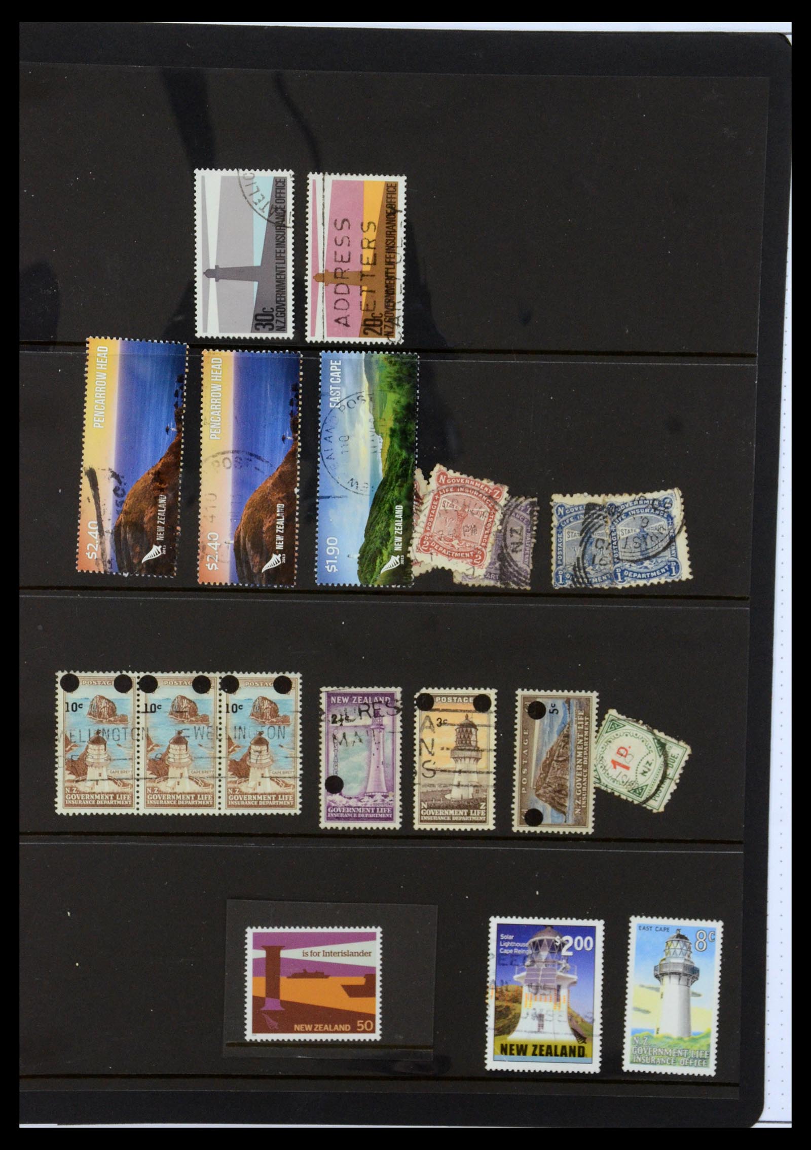 35643 050 - Postzegelverzameling 35643 Nieuw Zeeland life insurance 1891-1981.