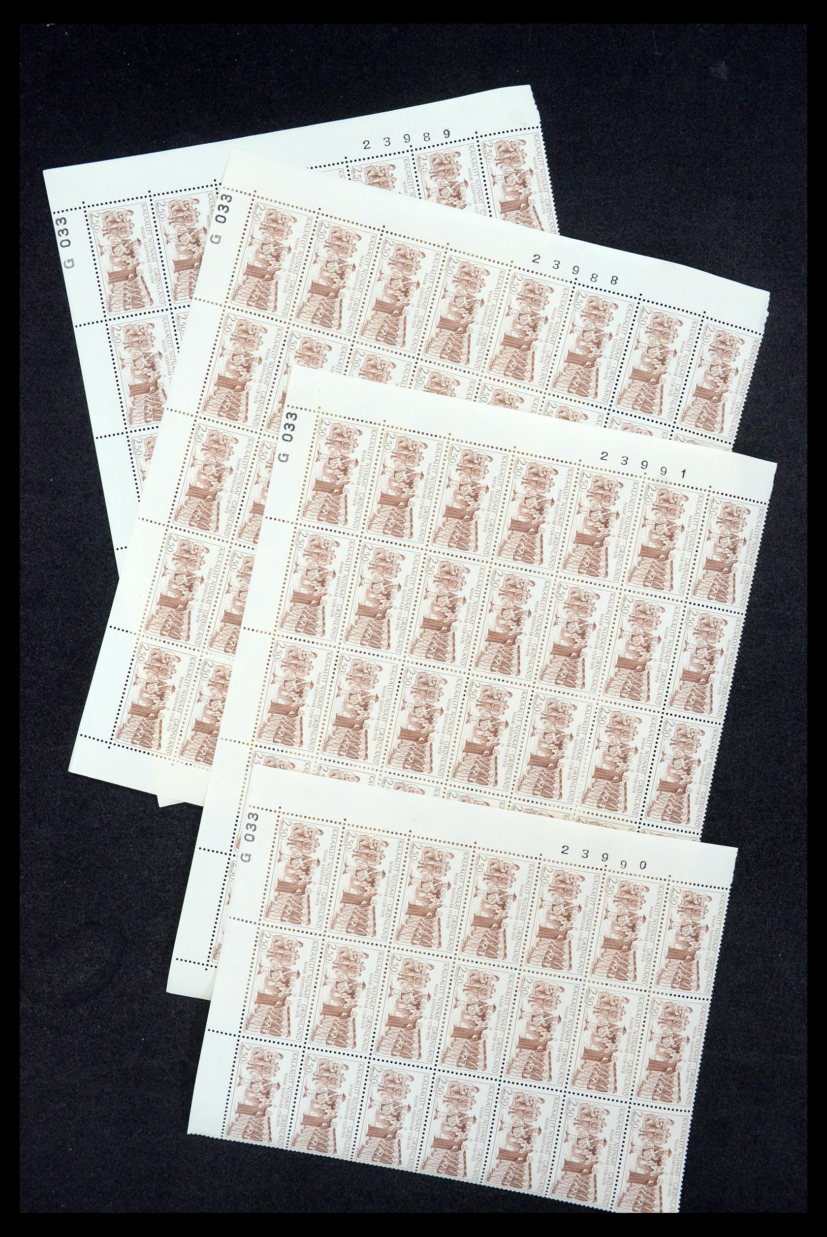35664 090 - Stamp Collection 35664 Greenland 1961-1977.