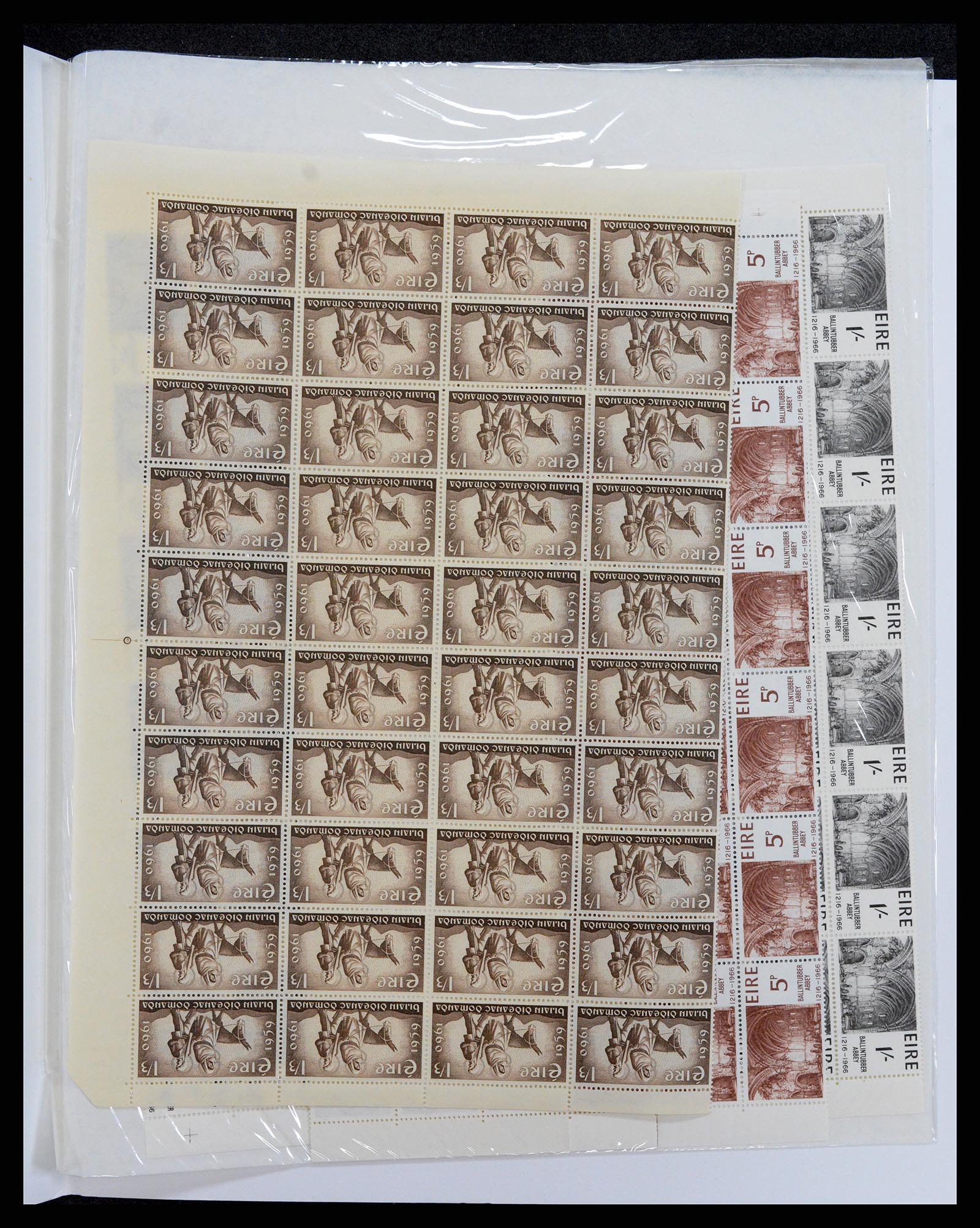 35677 020 - Postzegelverzameling 35677 Ierland 18950-2002.