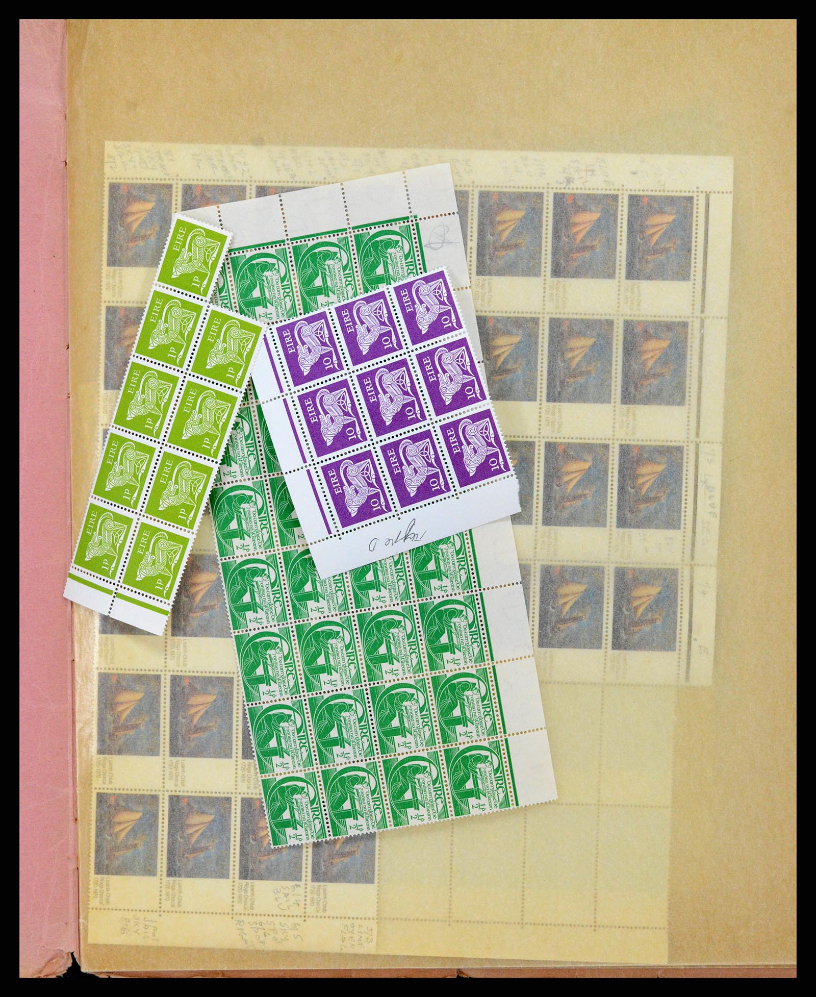 35677 022 - Stamp Collection 35677 Ireland 18950-2002.