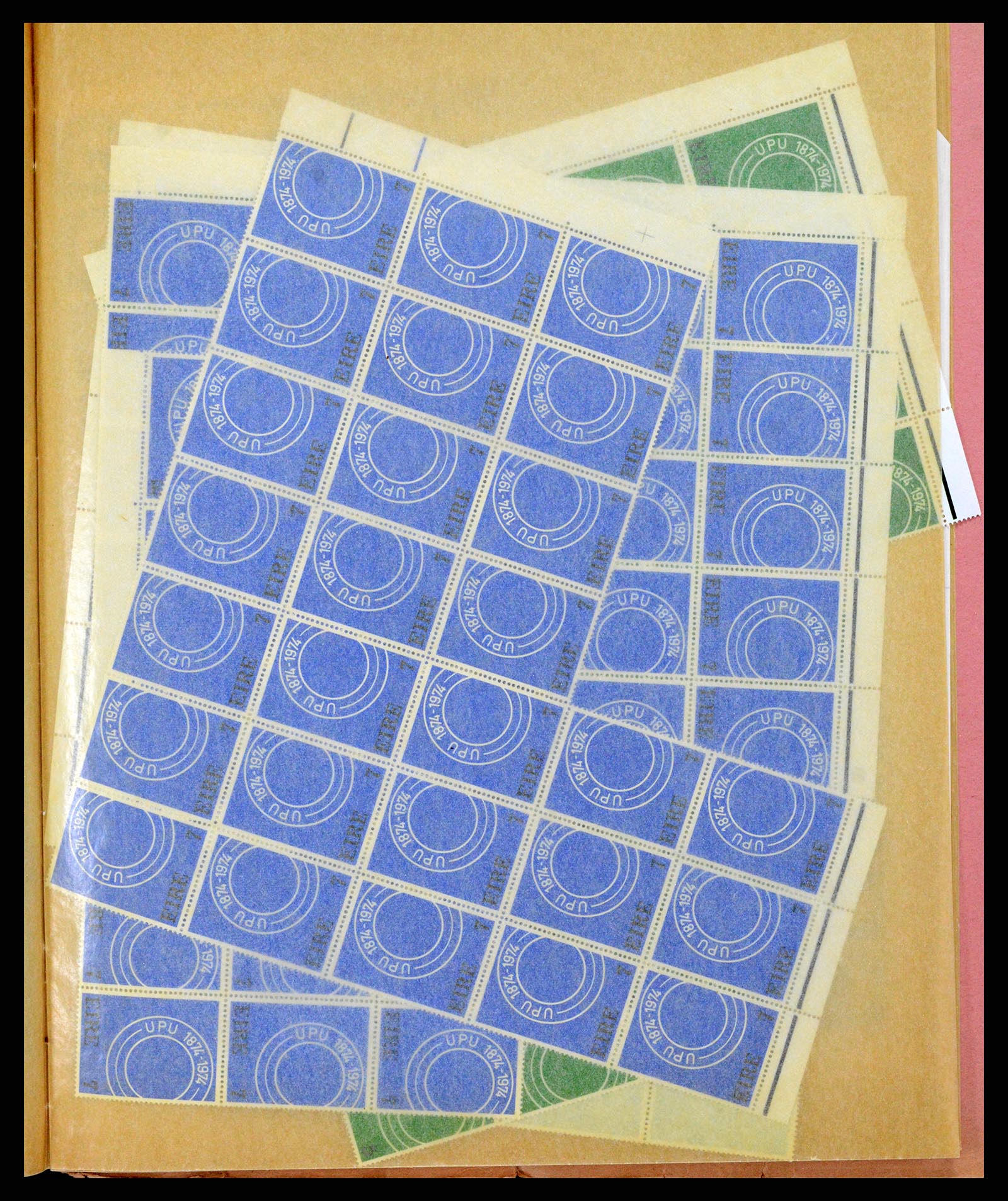 35677 026 - Stamp Collection 35677 Ireland 18950-2002.