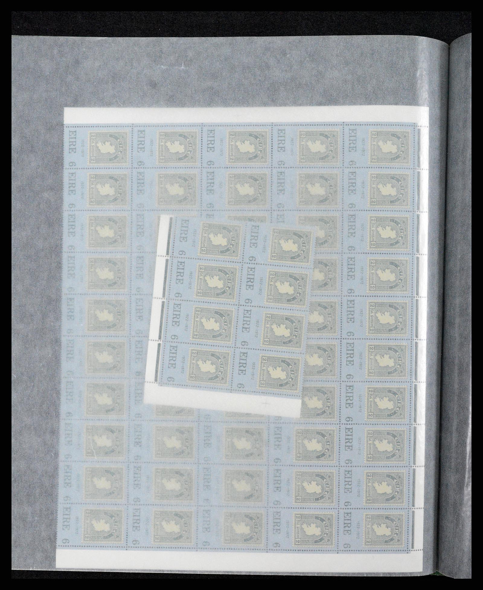 35677 207 - Stamp Collection 35677 Ireland 18950-2002.
