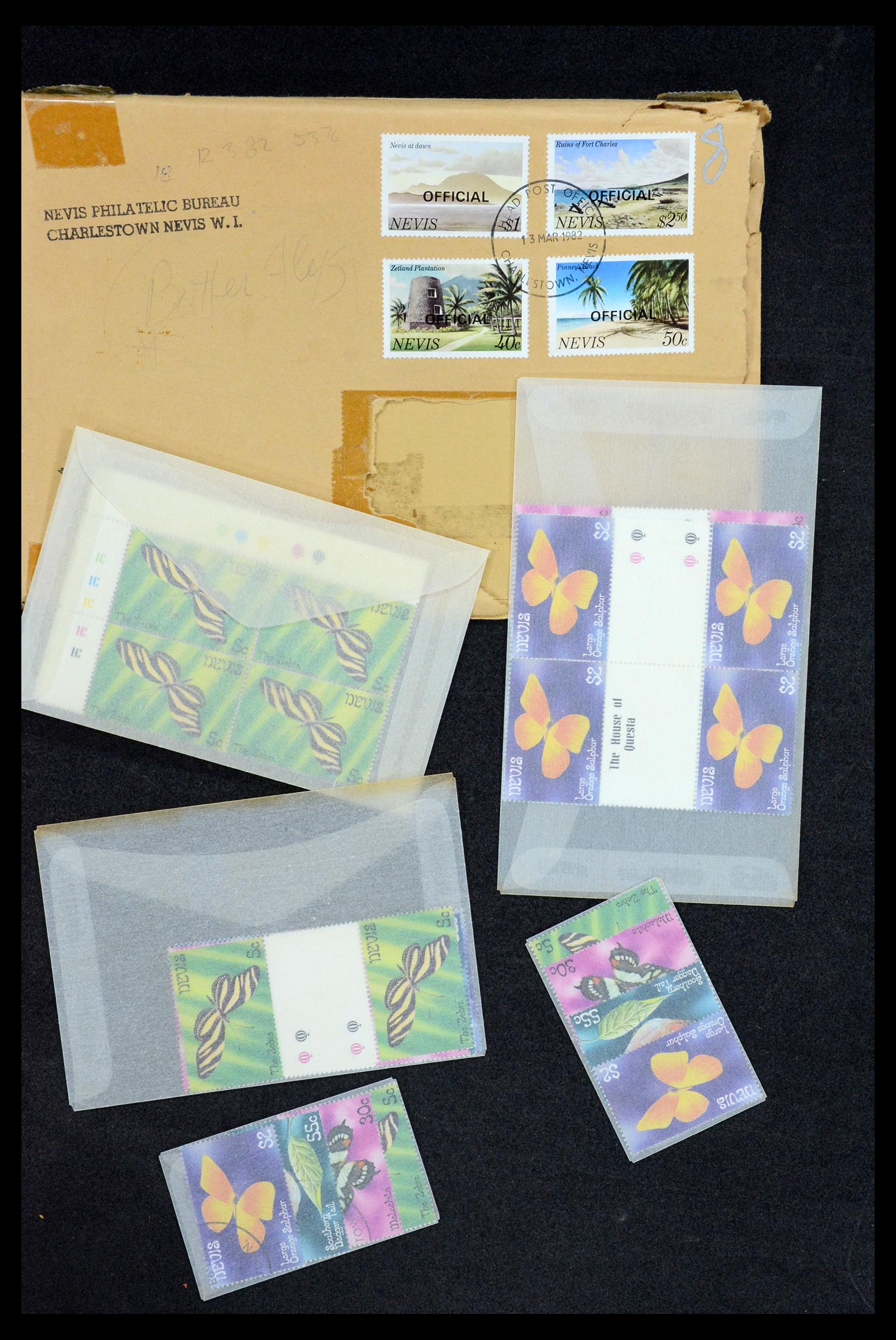 35681 003 - Postzegelverzameling 35681 St. Kitts & Nevis.