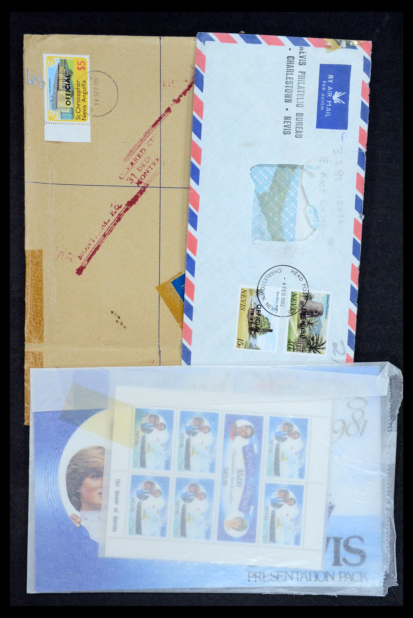 35681 008 - Postzegelverzameling 35681 St. Kitts & Nevis.