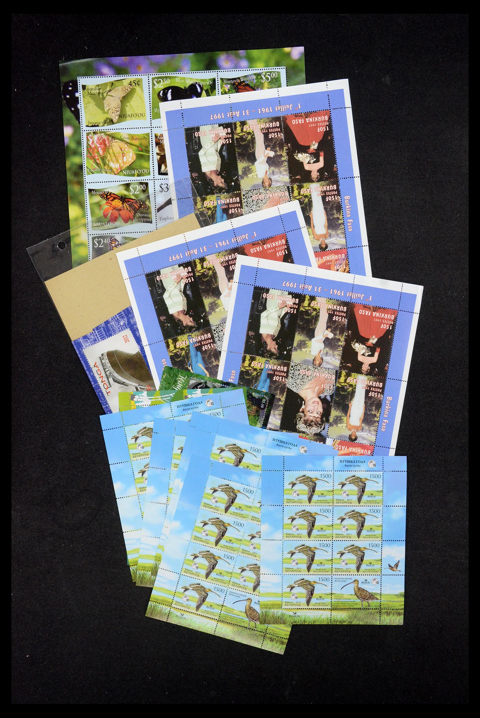 35682 001 - Stamp Collection 35682 World souvenir sheets until 2011!