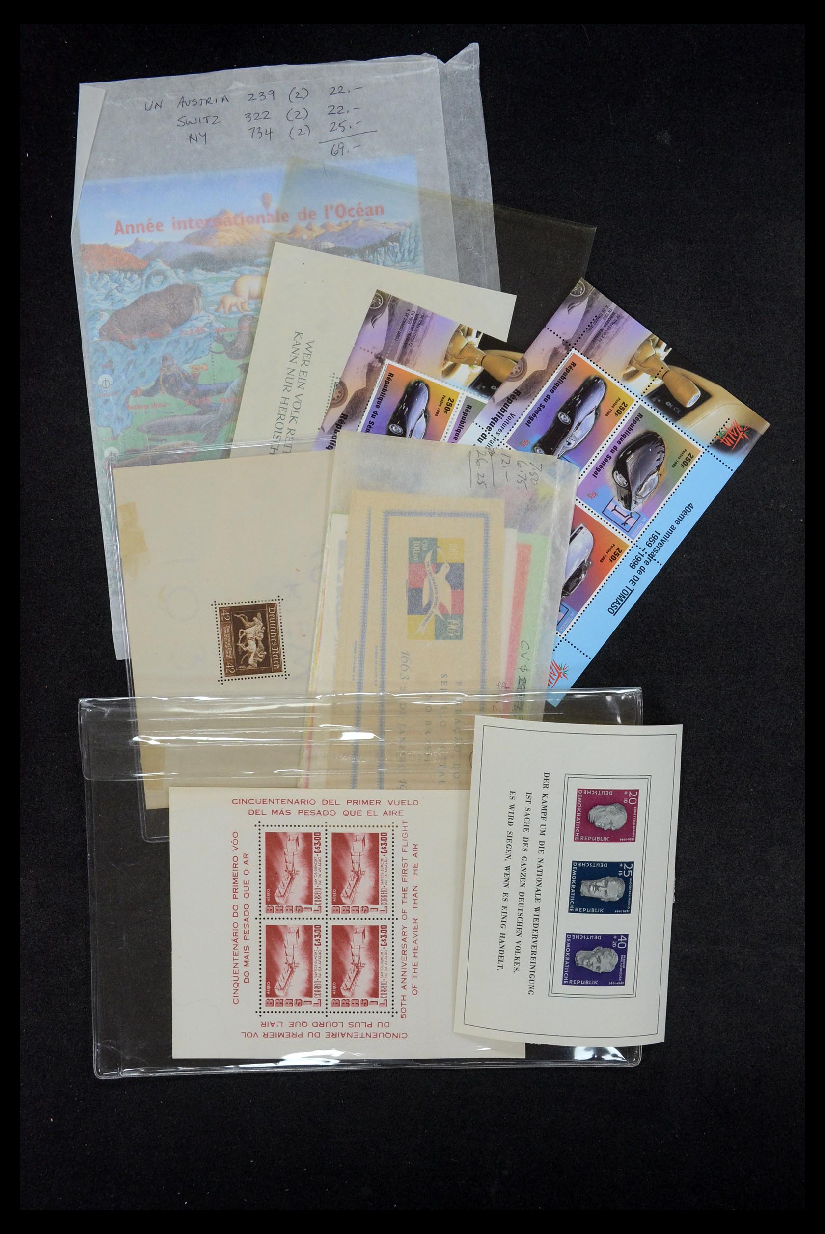 35682 007 - Stamp Collection 35682 World souvenir sheets until 2011!