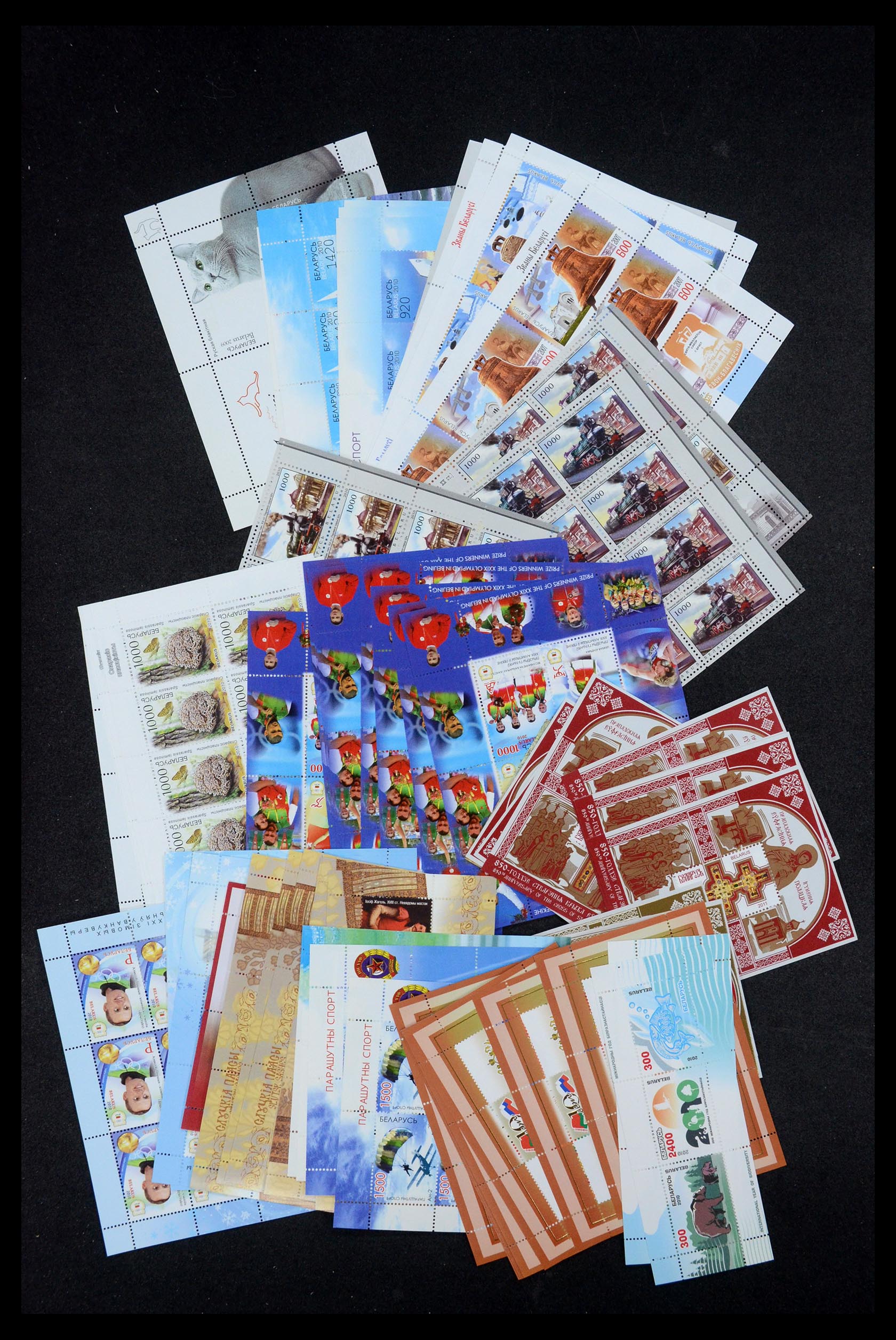 35682 011 - Stamp Collection 35682 World souvenir sheets until 2011!