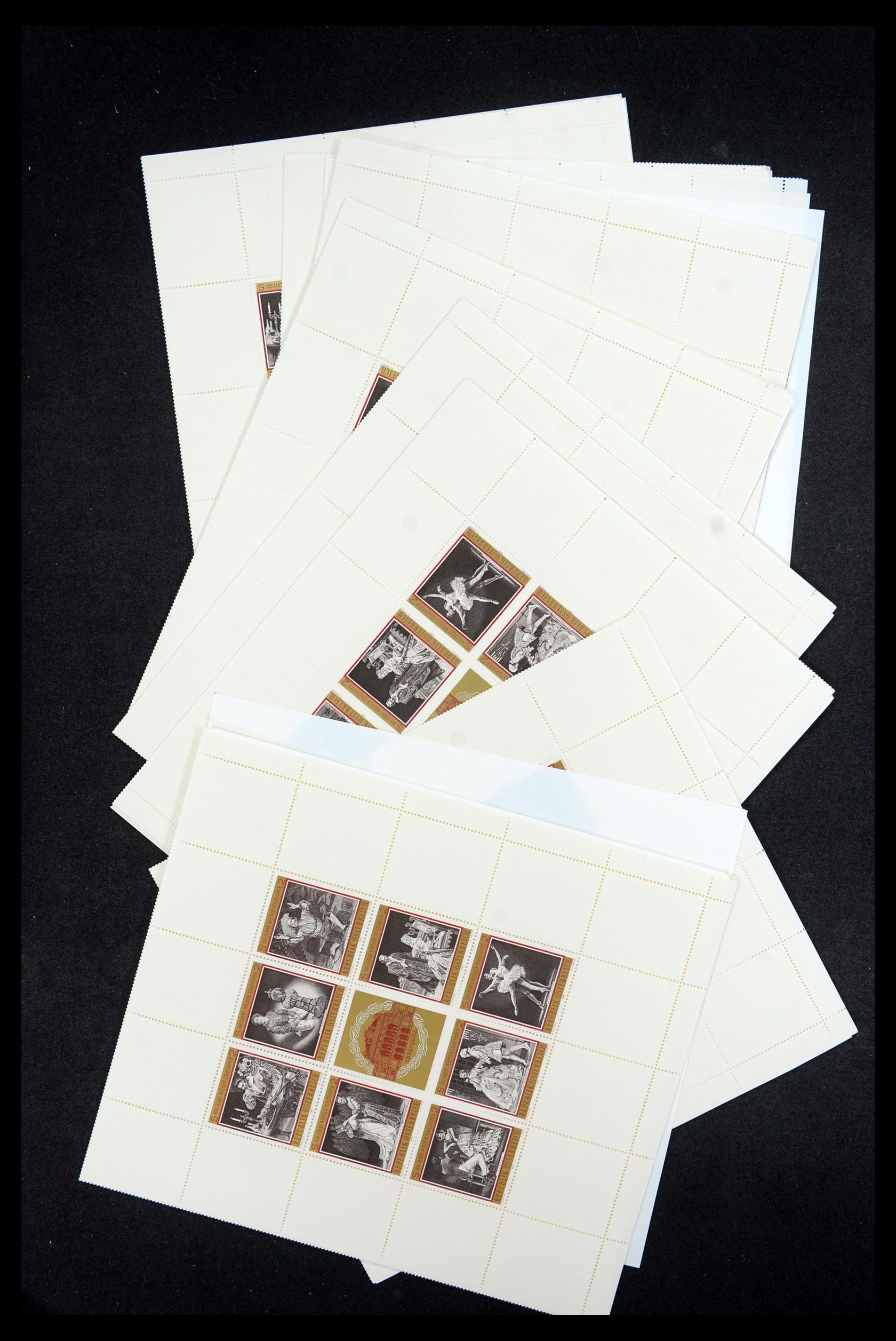 35682 012 - Stamp Collection 35682 World souvenir sheets until 2011!