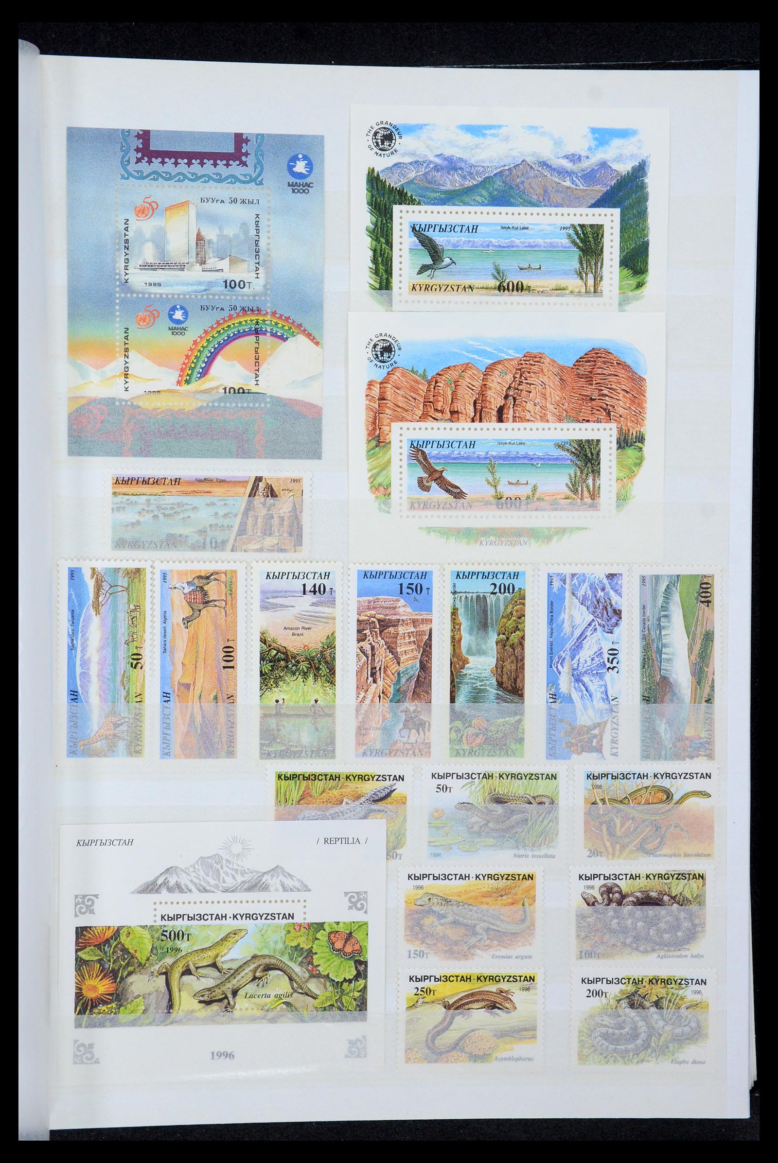 35702 044 - Postzegelverzameling 35702 Oost Europa 1990-2006.
