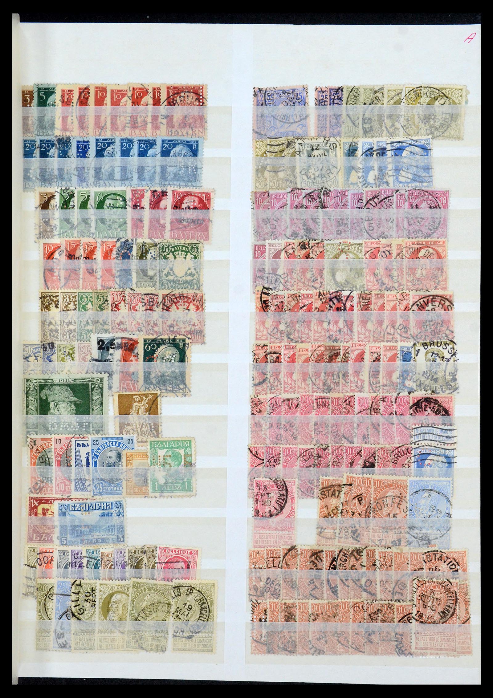 35718 001 - Postzegelverzameling 35718 Wereld perfins 1900-1950.