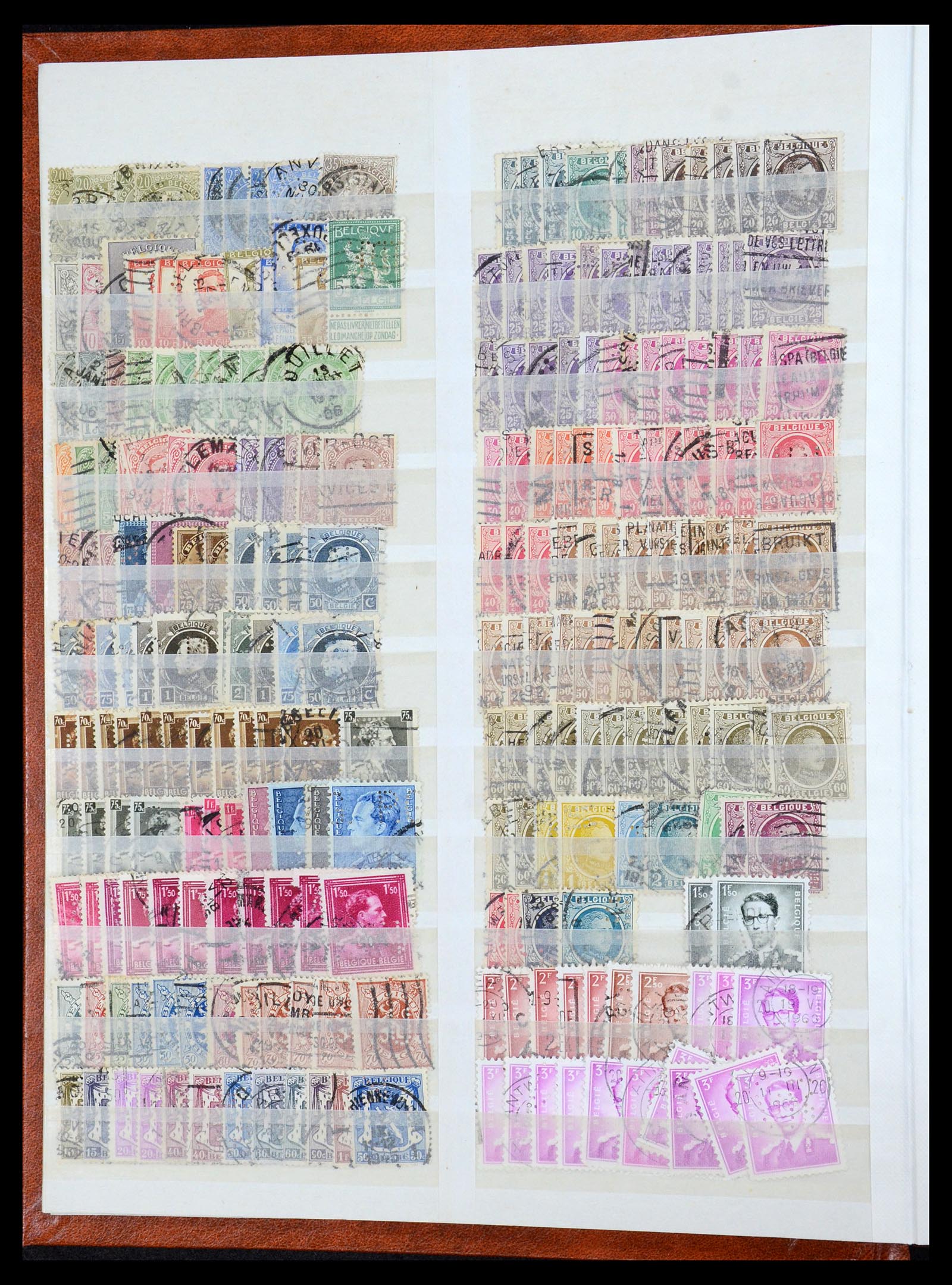 35718 002 - Postzegelverzameling 35718 Wereld perfins 1900-1950.