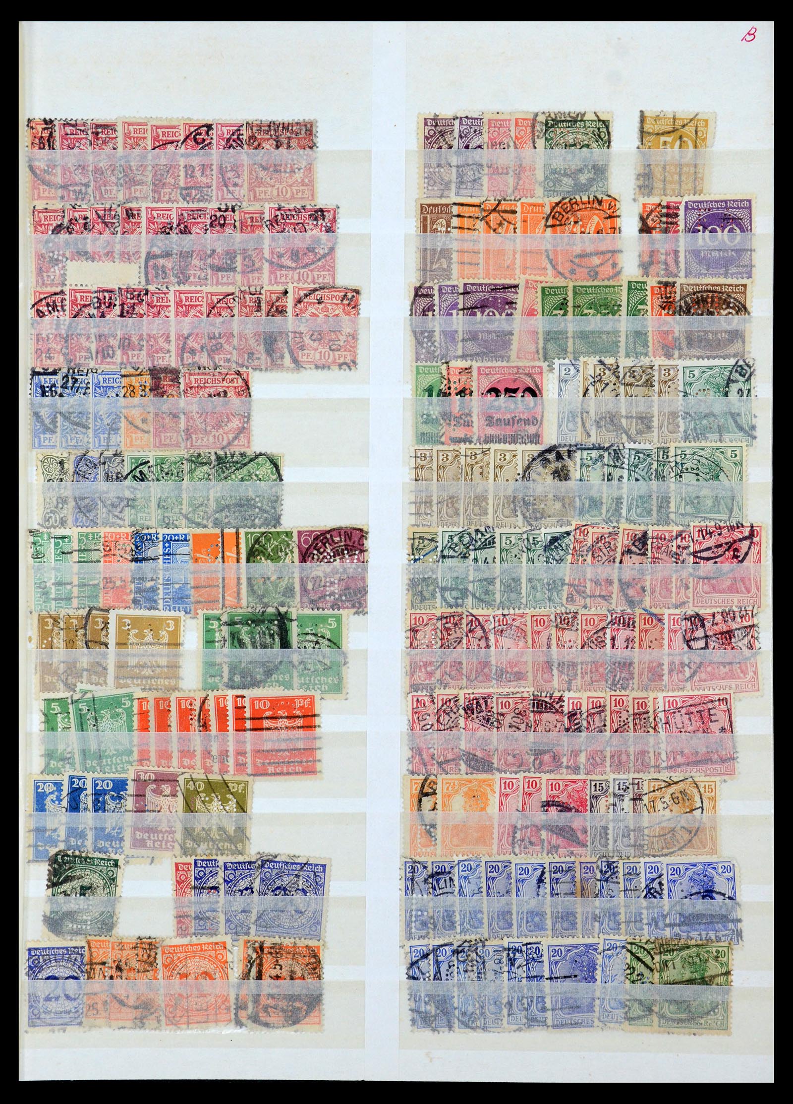 35718 003 - Postzegelverzameling 35718 Wereld perfins 1900-1950.
