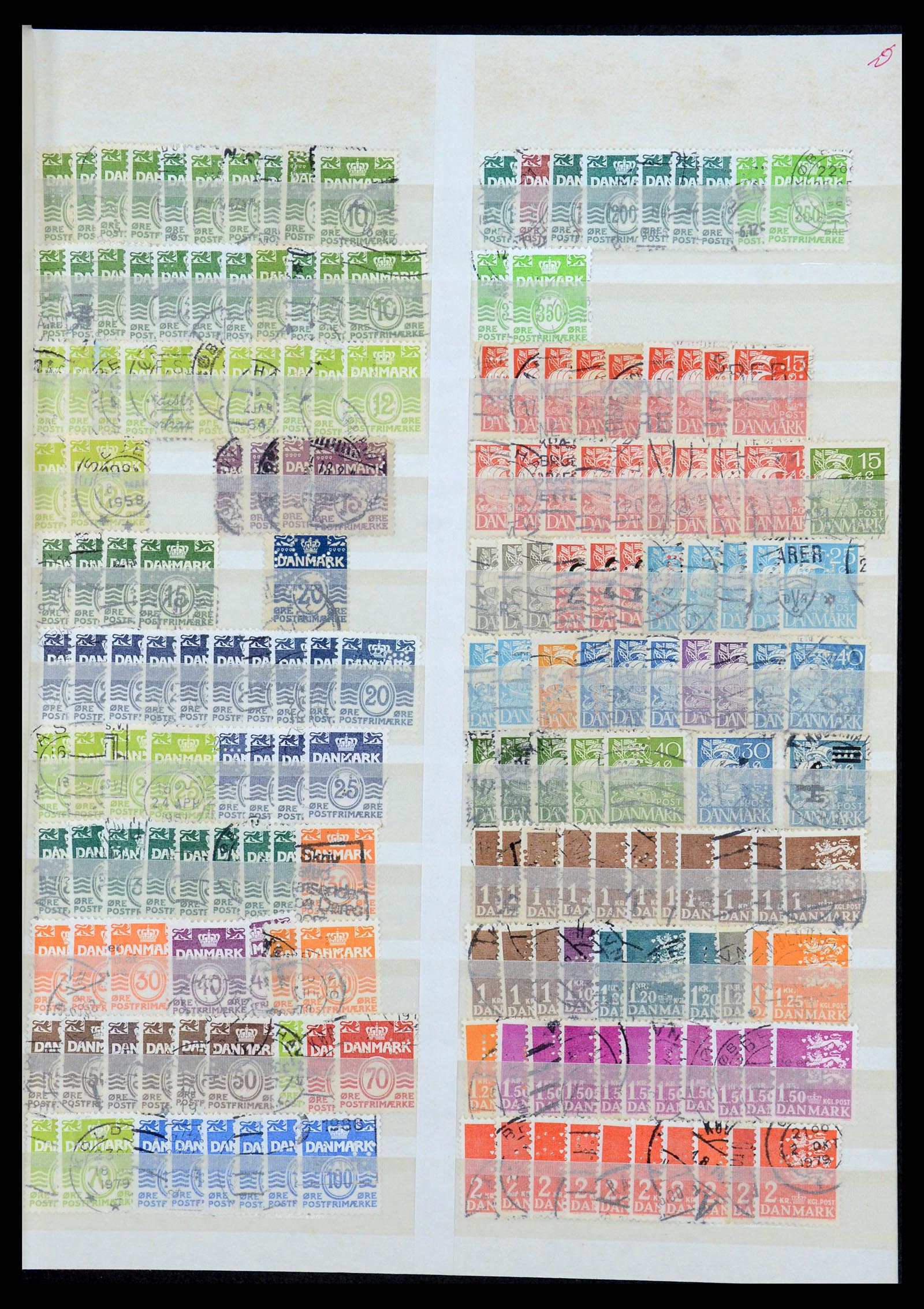 35718 007 - Postzegelverzameling 35718 Wereld perfins 1900-1950.