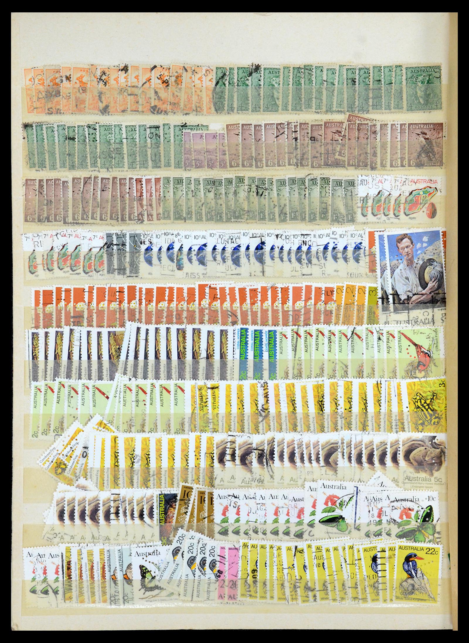 35718 042 - Postzegelverzameling 35718 Wereld perfins 1900-1950.