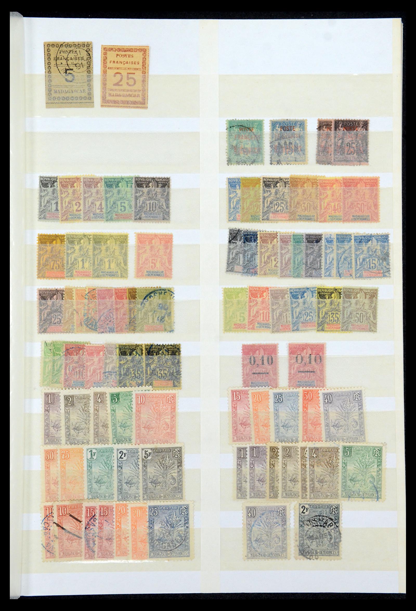 35746 001 - Stamp Collection 35746 Madagascar en Réunion 1880-1992.