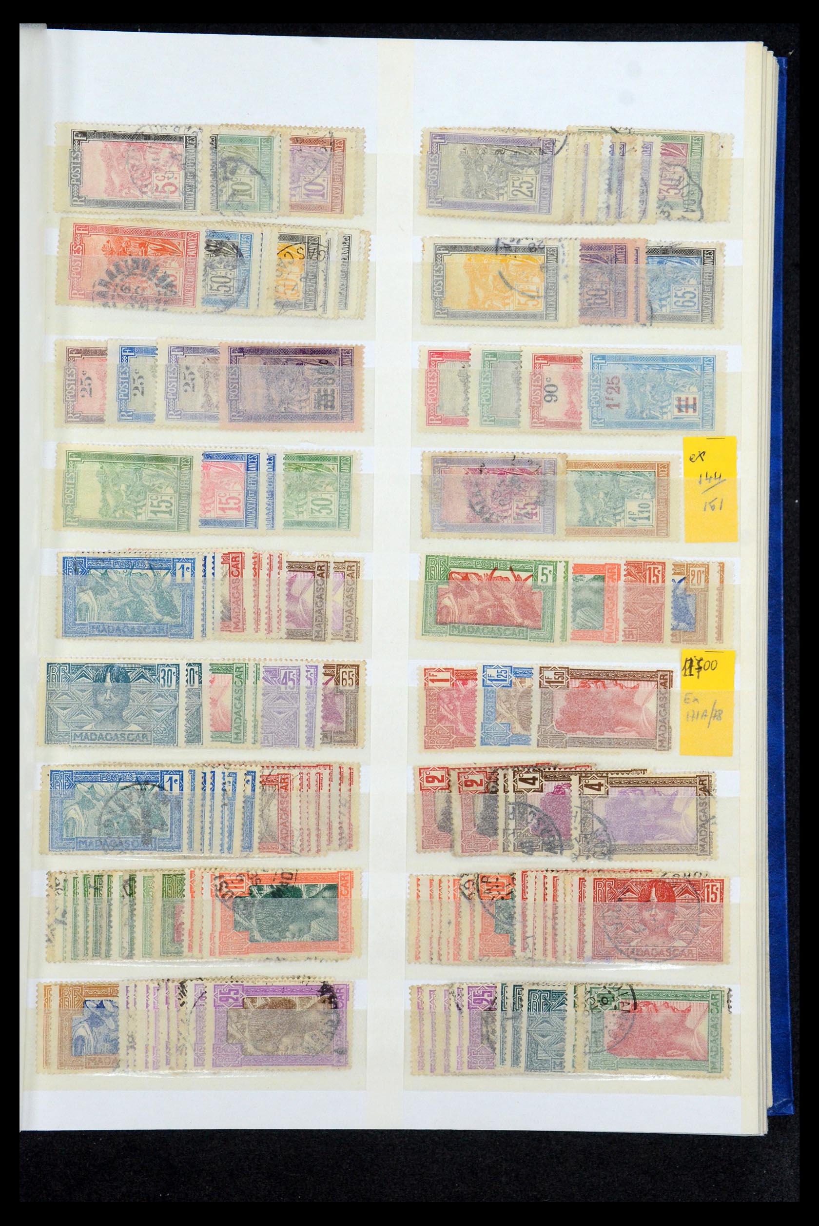 35746 003 - Stamp Collection 35746 Madagascar en Réunion 1880-1992.