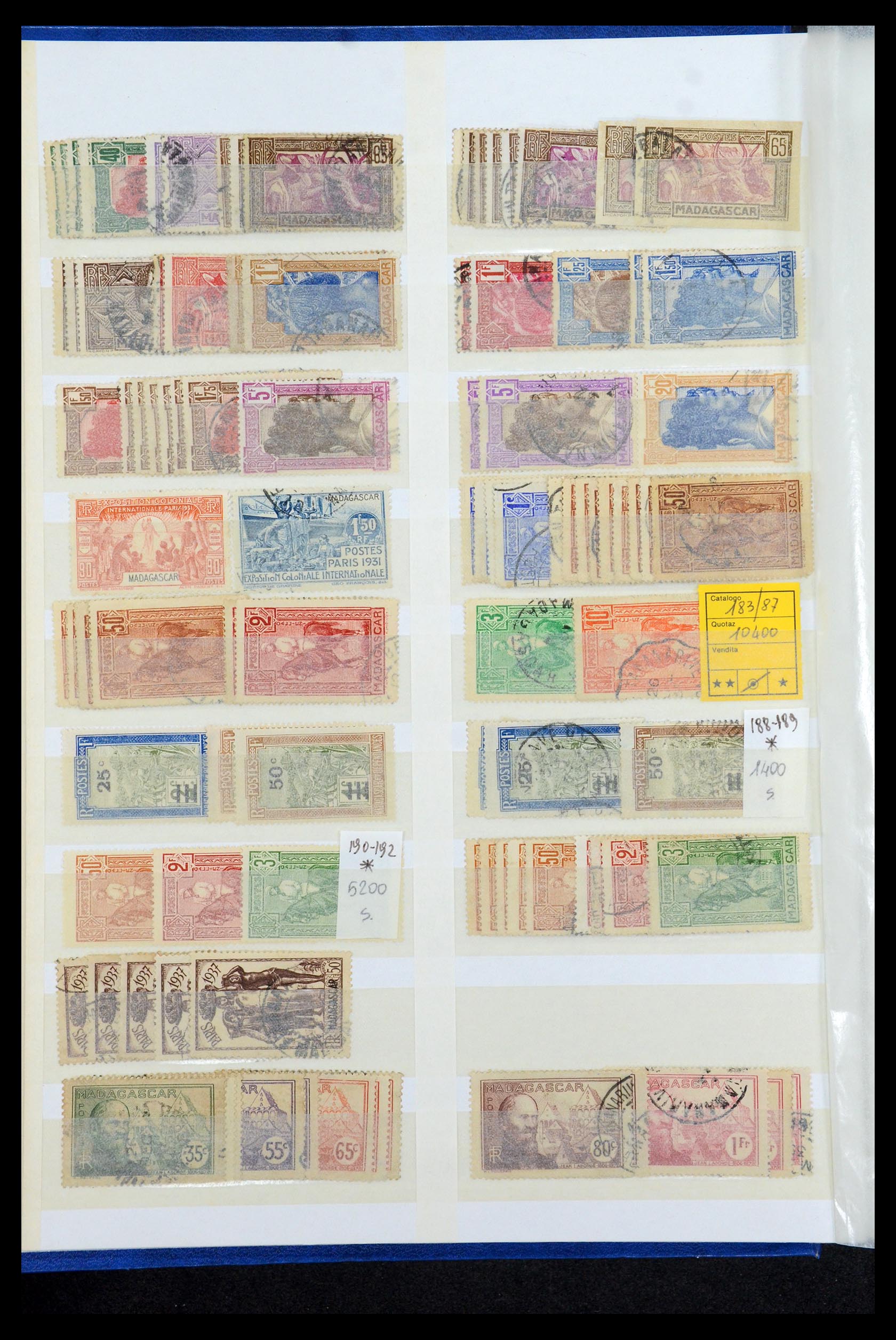 35746 004 - Postzegelverzameling 35746 Madagascar en Réunion 1880-1992.