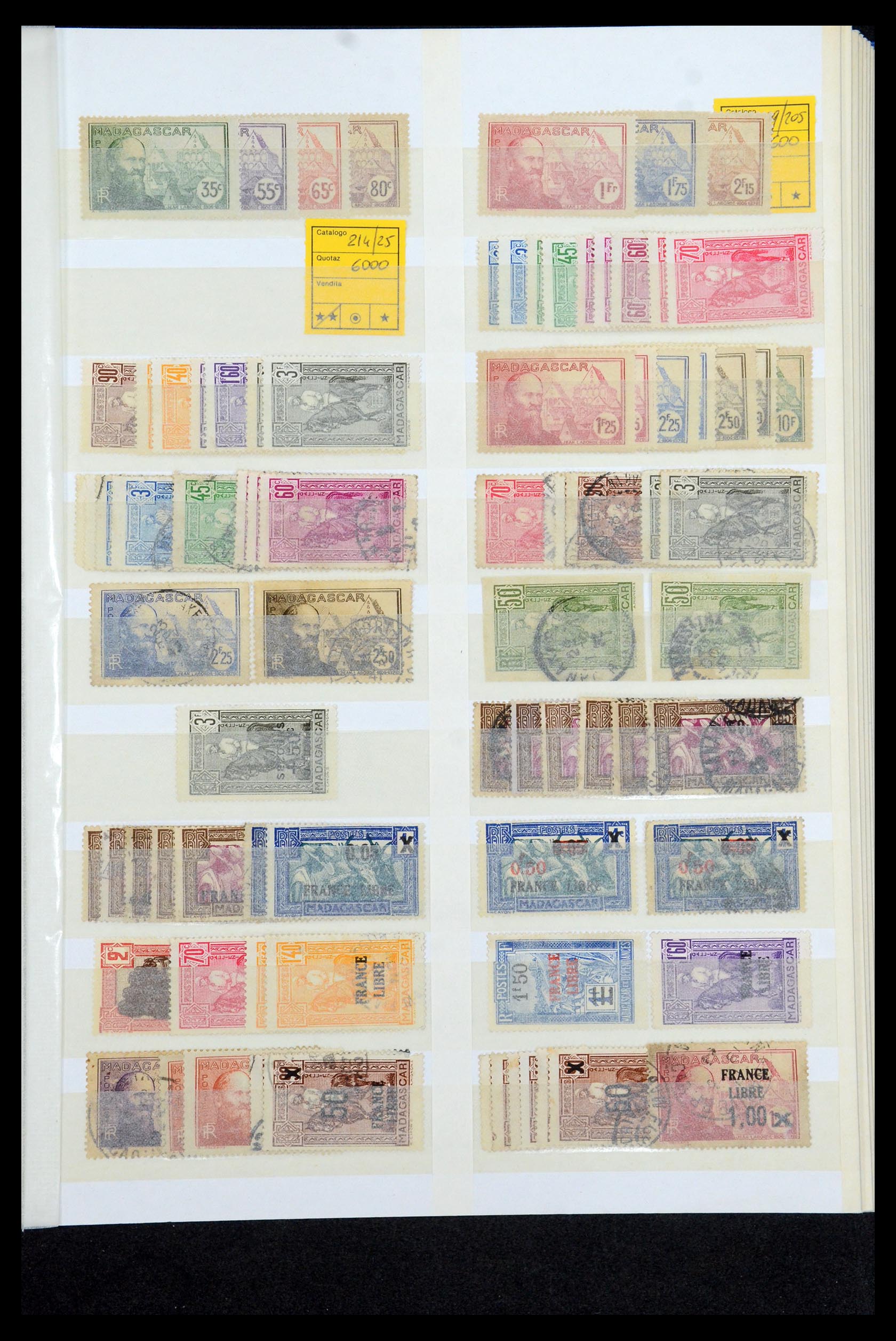 35746 005 - Stamp Collection 35746 Madagascar en Réunion 1880-1992.