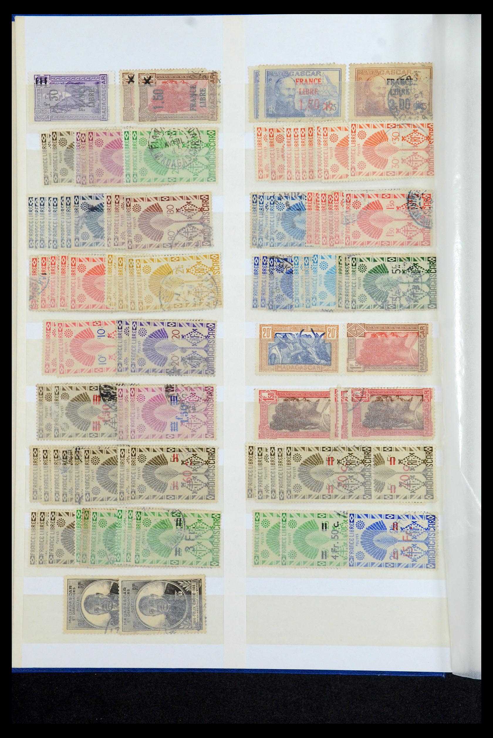 35746 006 - Stamp Collection 35746 Madagascar en Réunion 1880-1992.