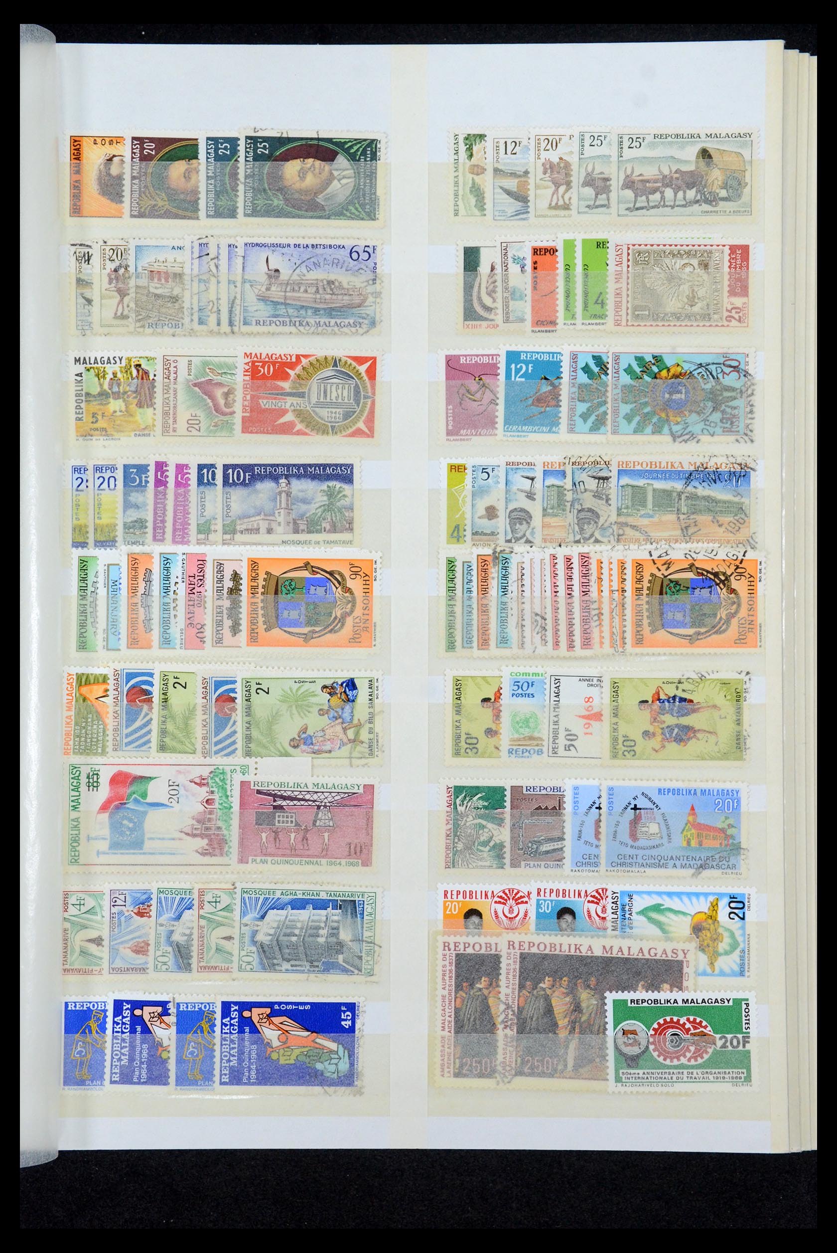 35746 009 - Postzegelverzameling 35746 Madagascar en Réunion 1880-1992.