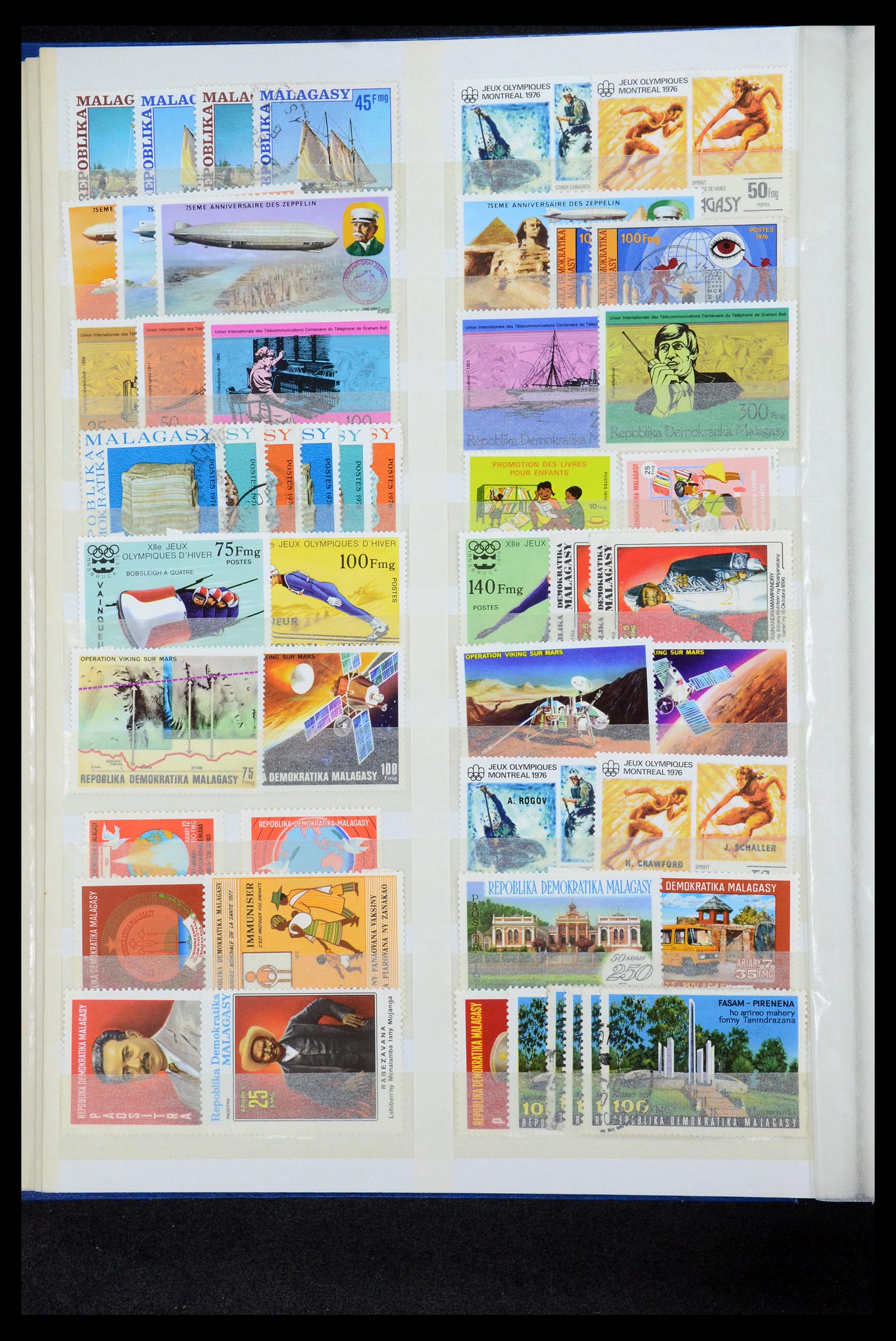 35746 012 - Postzegelverzameling 35746 Madagascar en Réunion 1880-1992.