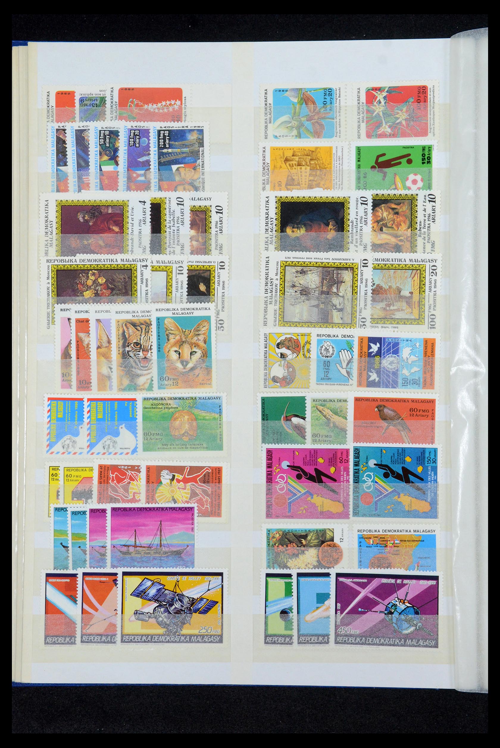 35746 016 - Postzegelverzameling 35746 Madagascar en Réunion 1880-1992.