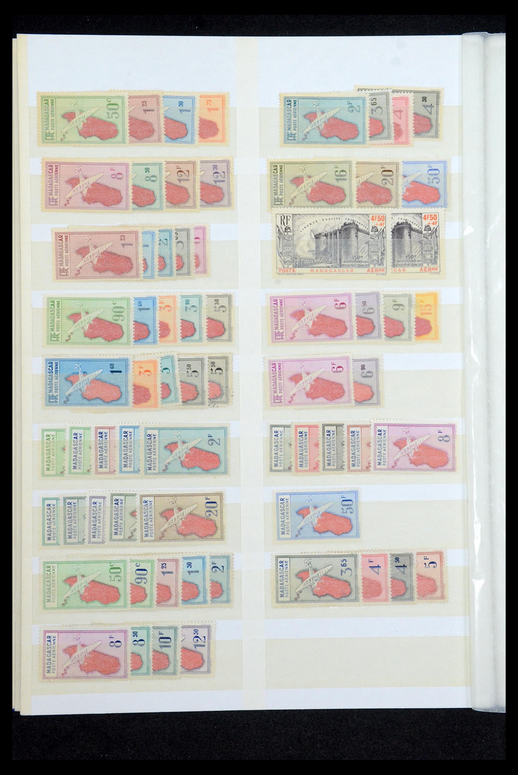 35746 023 - Postzegelverzameling 35746 Madagascar en Réunion 1880-1992.