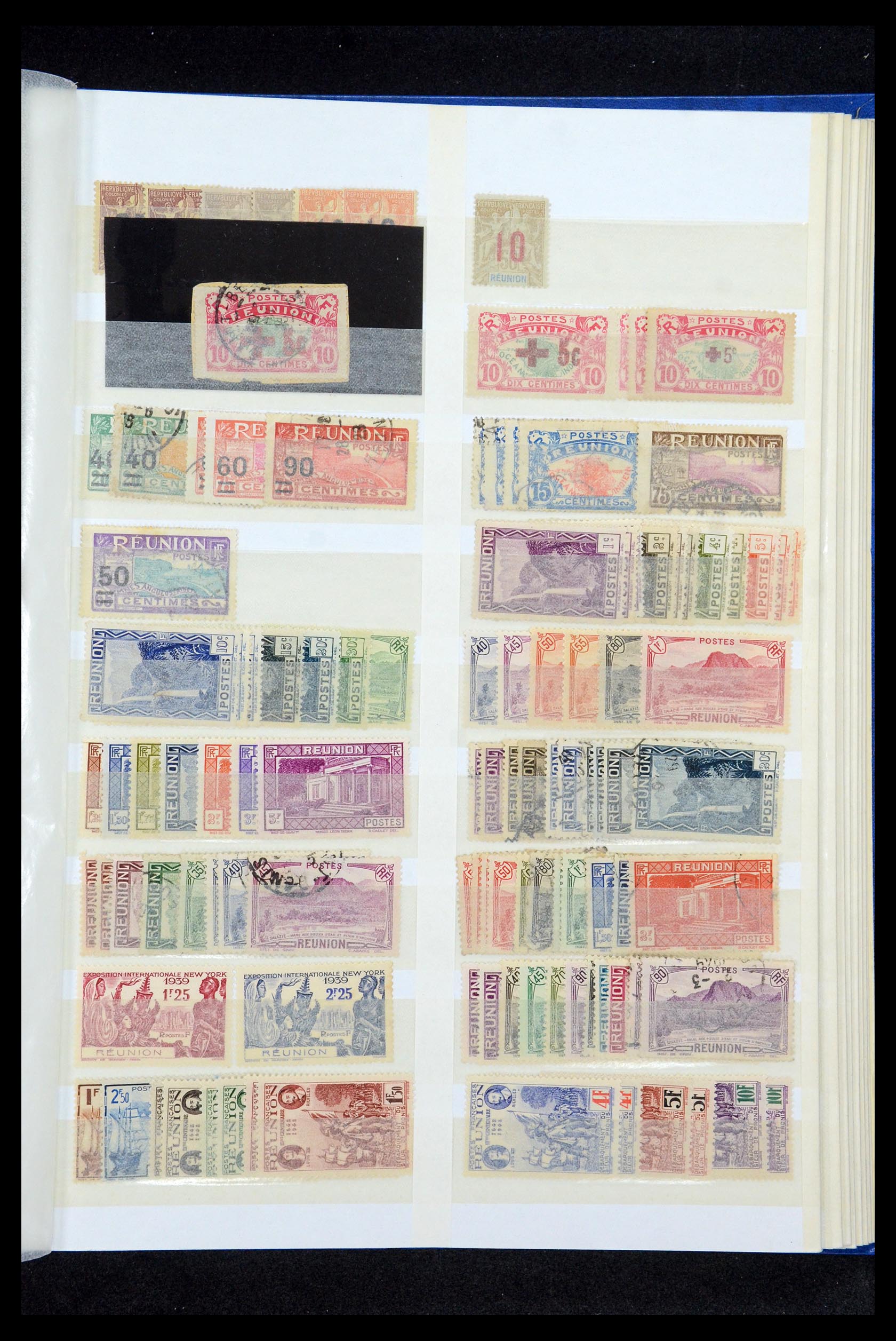 35746 032 - Postzegelverzameling 35746 Madagascar en Réunion 1880-1992.