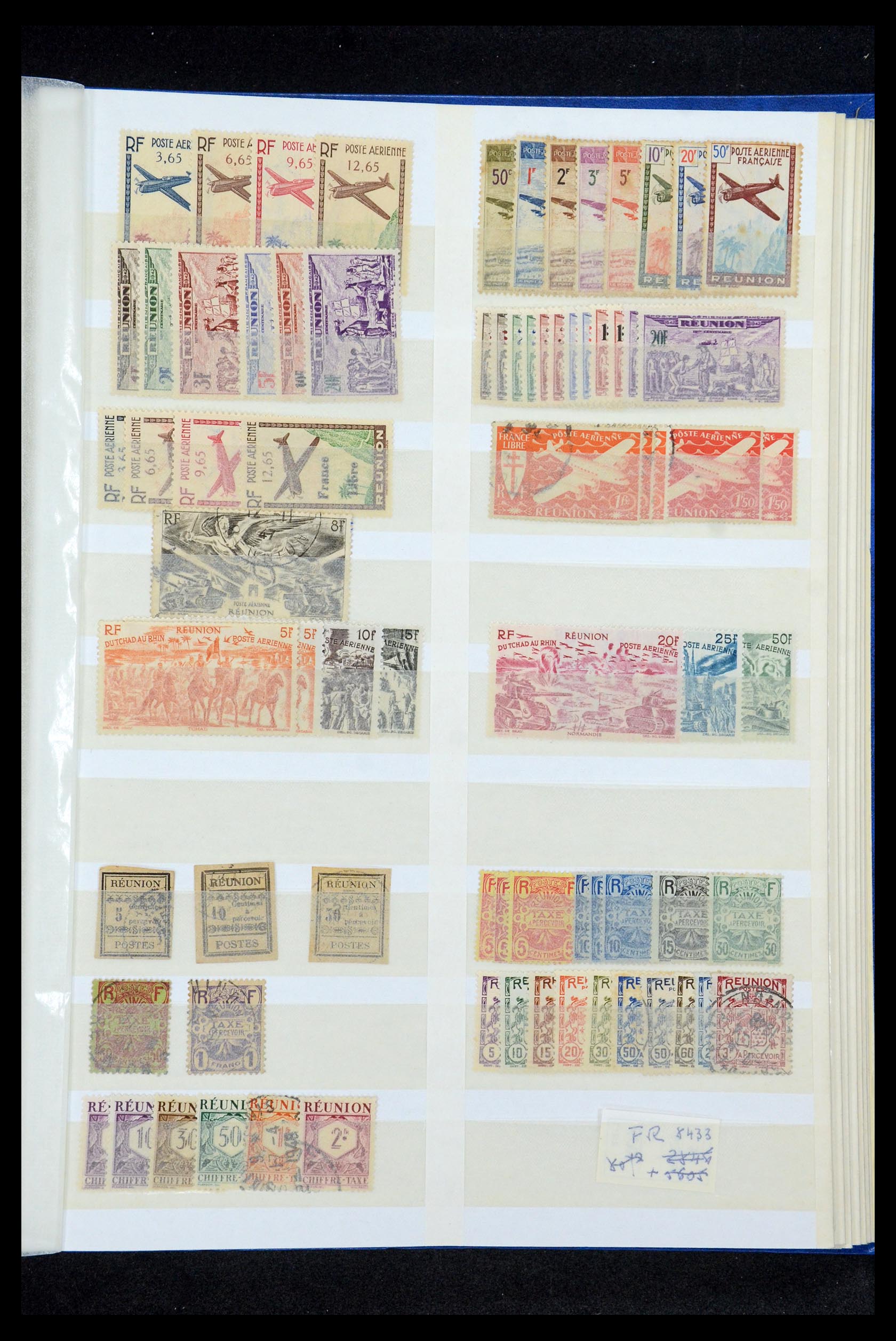 35746 033 - Postzegelverzameling 35746 Madagascar en Réunion 1880-1992.