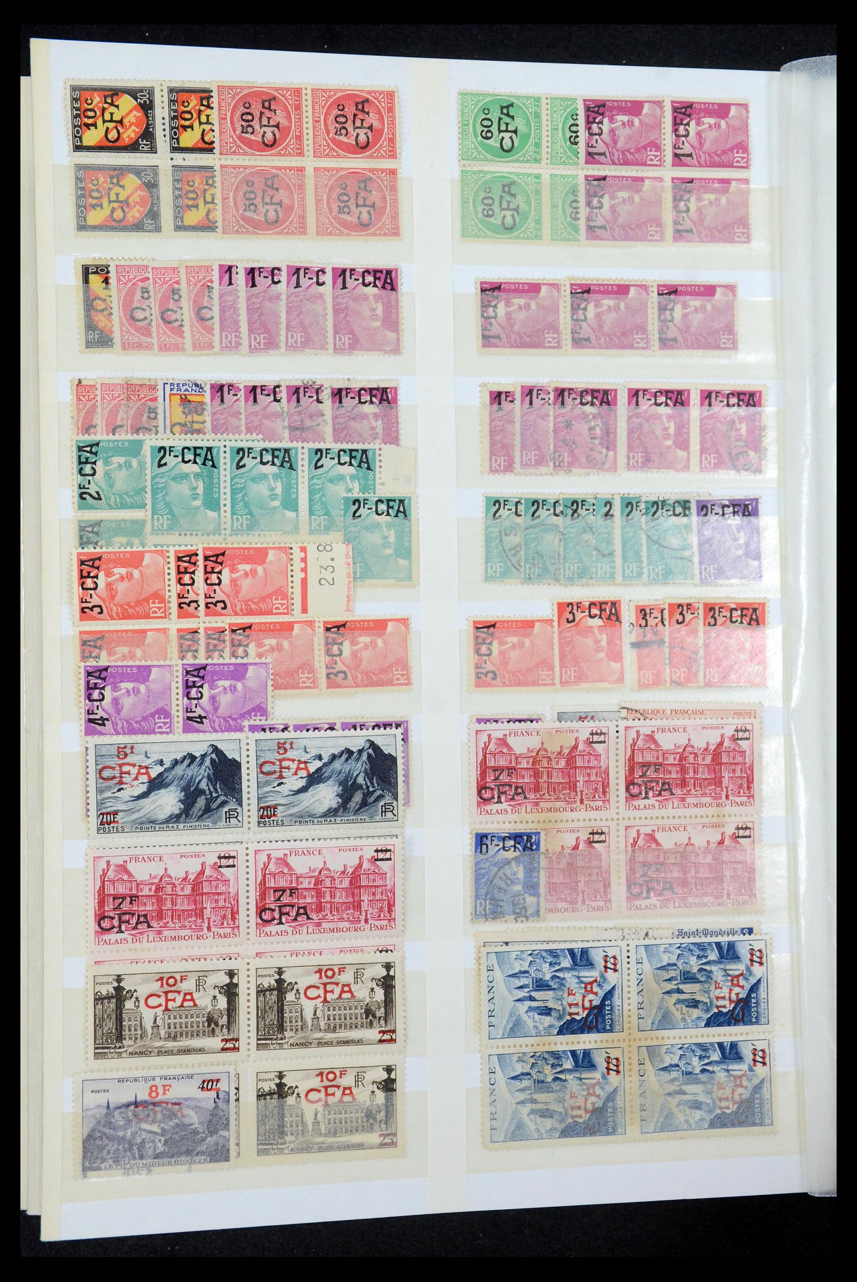 35746 035 - Postzegelverzameling 35746 Madagascar en Réunion 1880-1992.