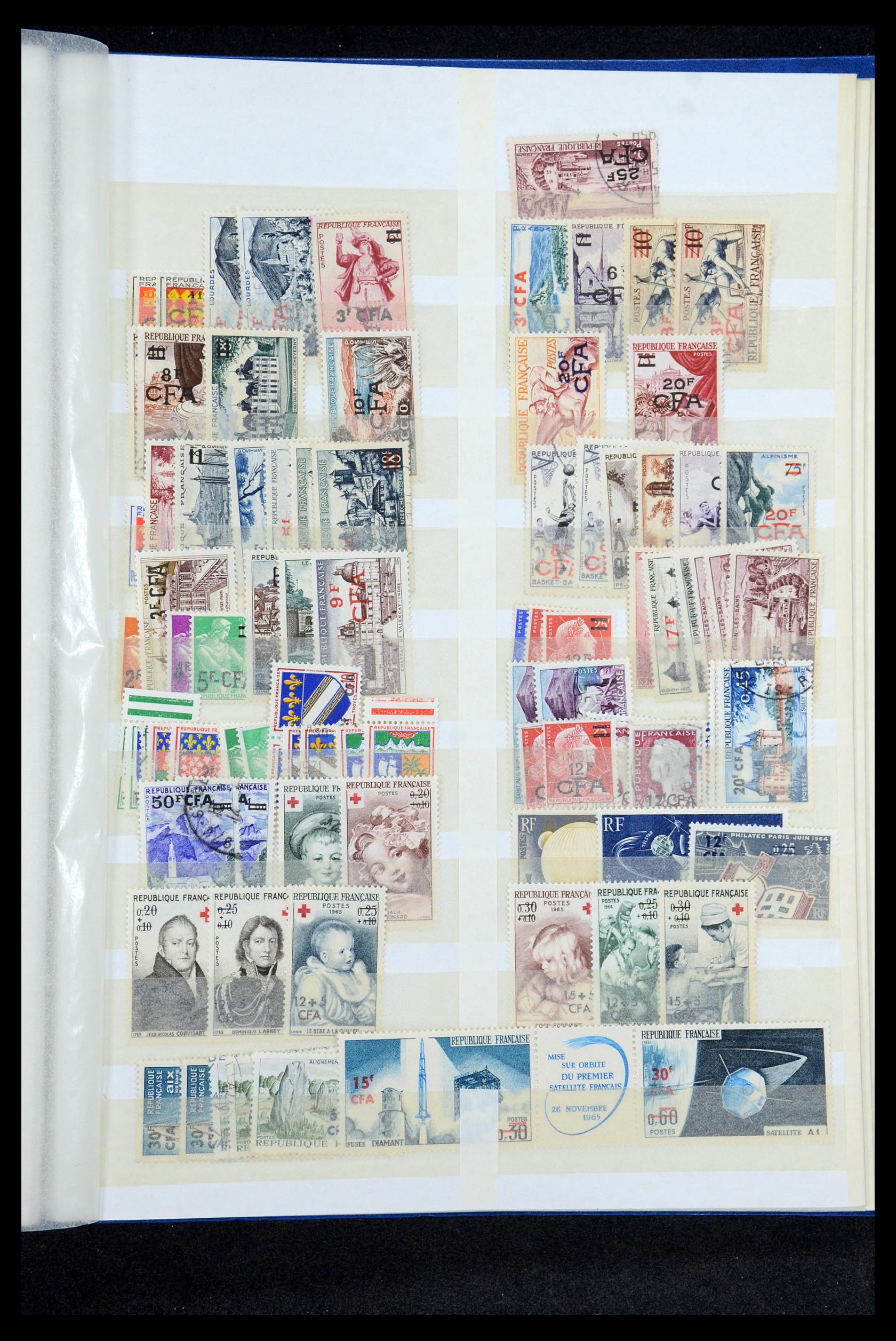 35746 036 - Postzegelverzameling 35746 Madagascar en Réunion 1880-1992.